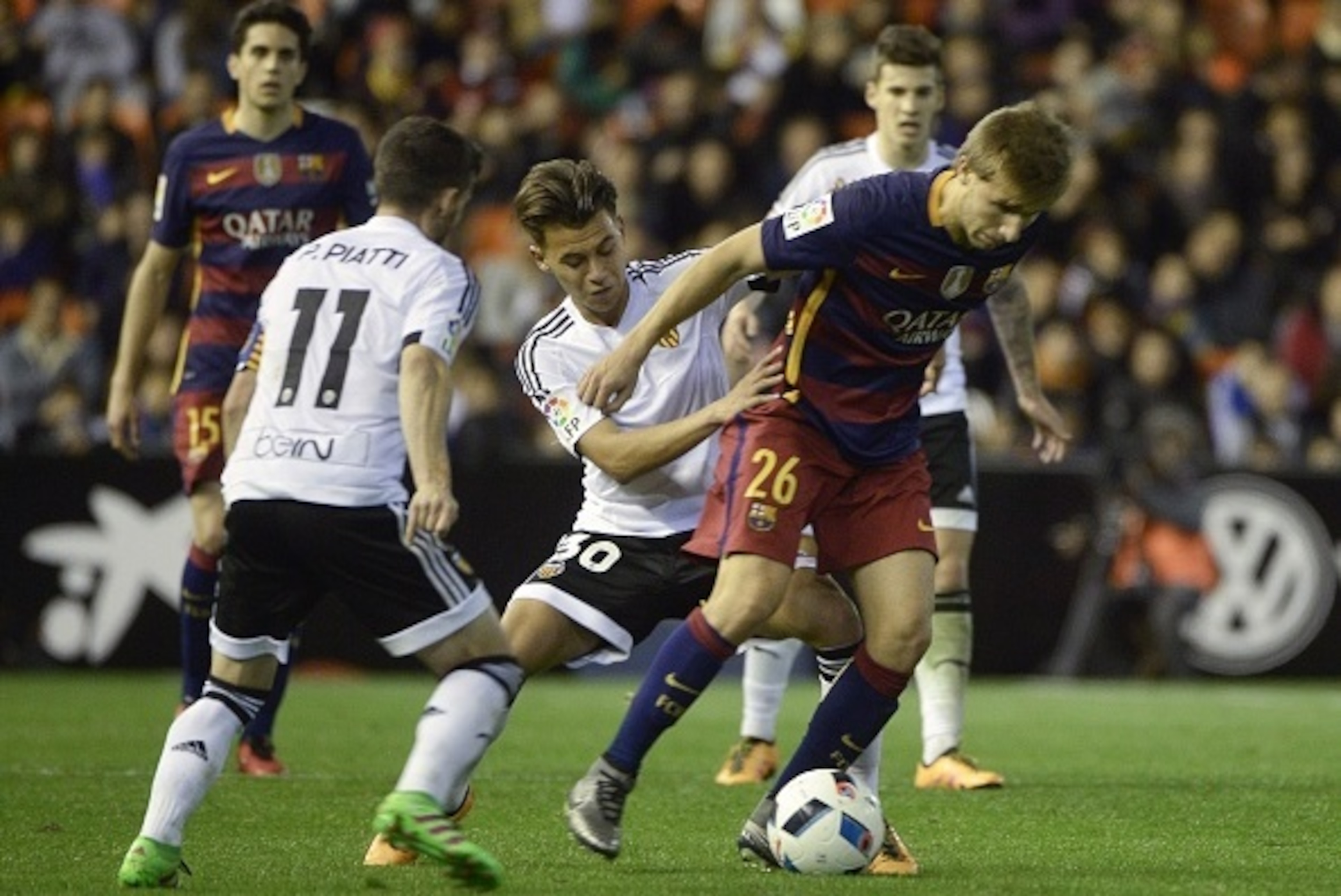Valencia's midfielder Francisco Jose Villalba (L) vies with Barcelona's midfielder Sergi Samper during the Spanish Copa del Rey (King's Cup) semifinal second leg match Valencia CF vs FC Barcelona at the Mestalla stadium in Valencia on February 10, 2016. / Valencia's midfielder Francisco Jose Villalba (L) vies with Barcelona's midfielder Sergi Samper during the Spanish Copa del Rey (King's Cup) semifinal second leg match Valencia CF vs FC Barcelona at the Mestalla stadium in Valencia on February 10, 2016. /