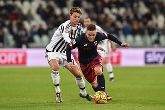 TURIN, ITALY - FEBRUARY 03:   Daniele Rugani (L) of Juventus FC competes with Diego Capel of Genoa CFC during the Serie A match between Juventus FC and Genoa CFC at Juventus Arena on February 3, 2016 in Turin, Italy.  (Photo by Valerio Pennicino/Getty Ima