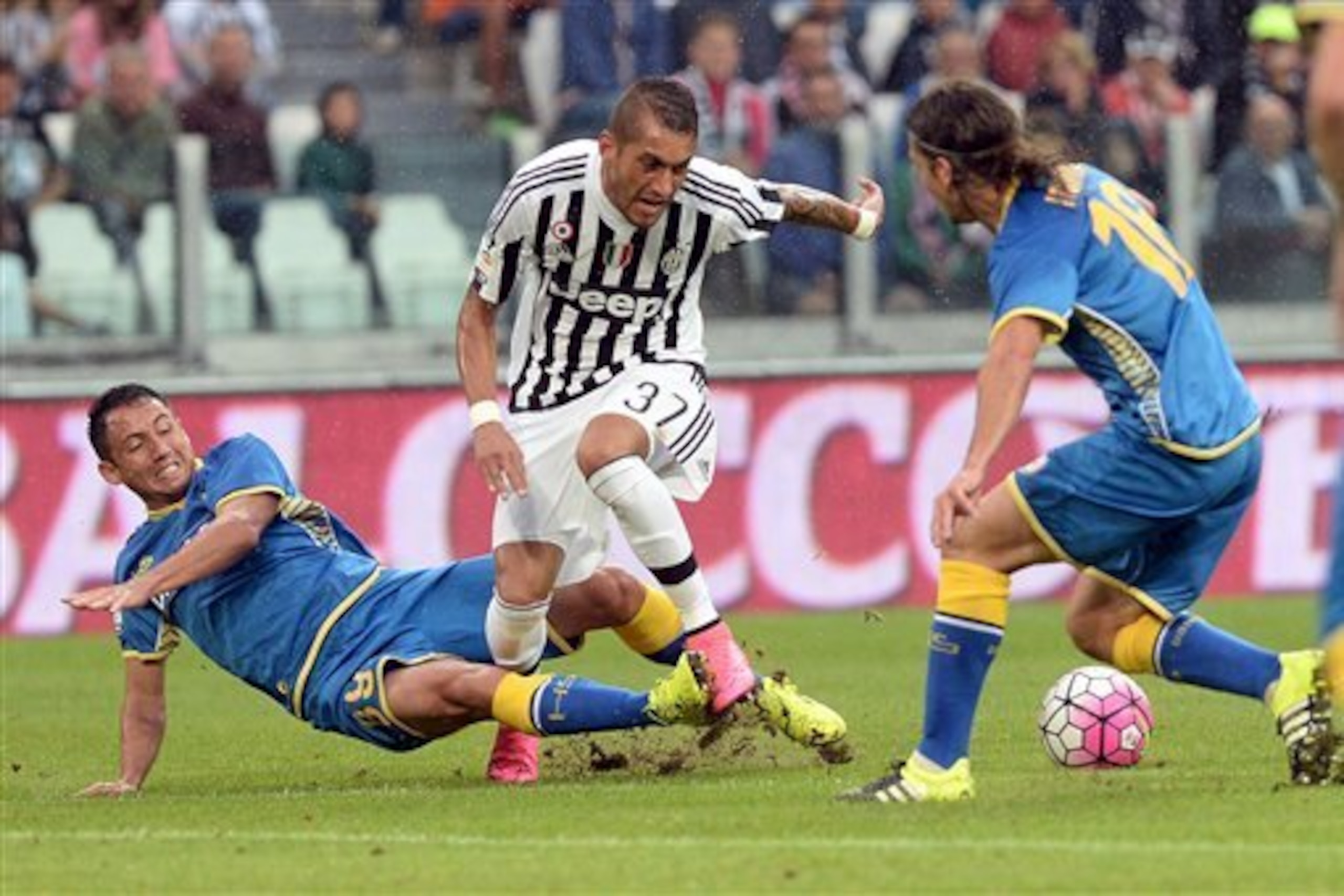 Pereyra's return from injury gives Allegri options at trequartista. Pereyra's return from injury gives Allegri options at trequartista.