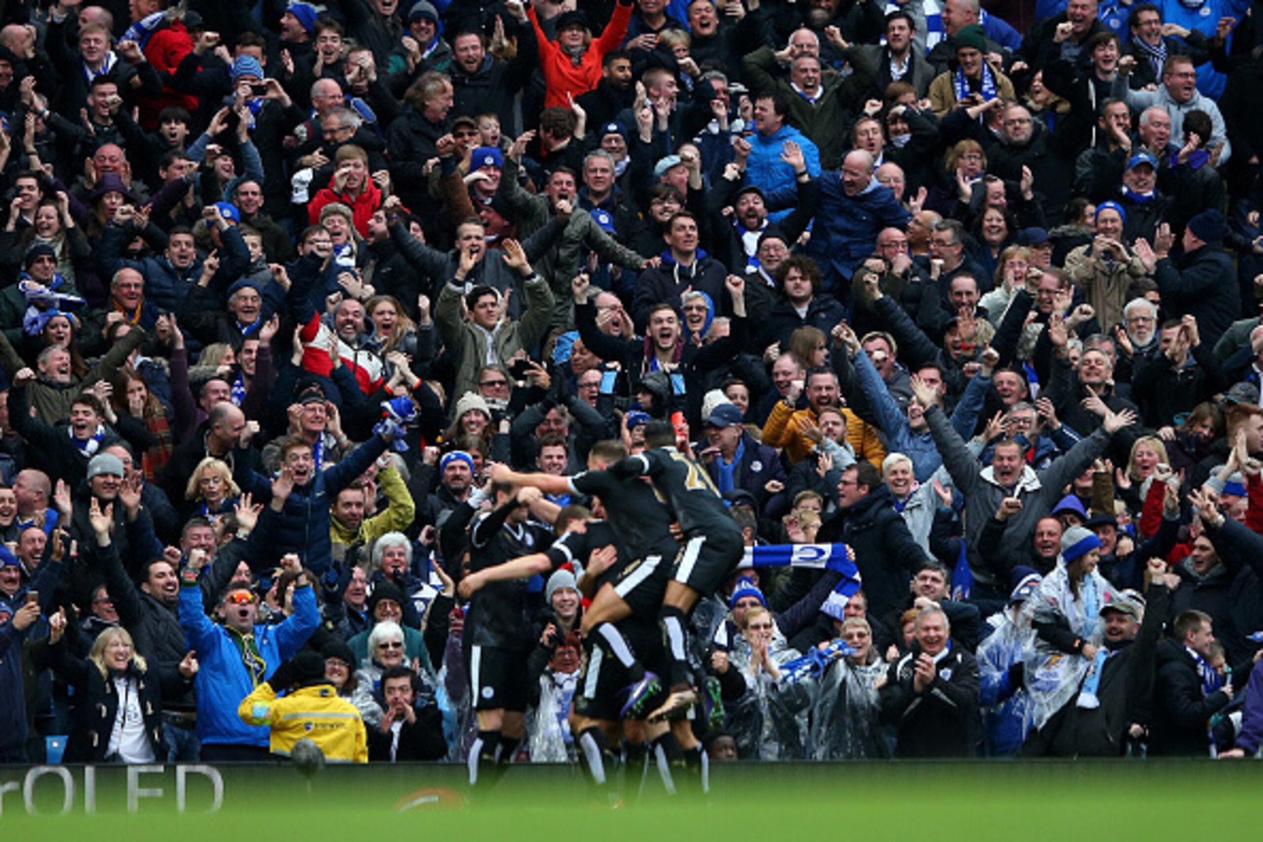 MANCHESTER, ENGLAND - FEBRUARY 06: Leicester City supporters celebrate their team's third goal scored by Robert Huth (2nd L) during the Barclays Premier League match between Manchester City and Leicester City at the Etihad Stadium on February 6, 2016 in M