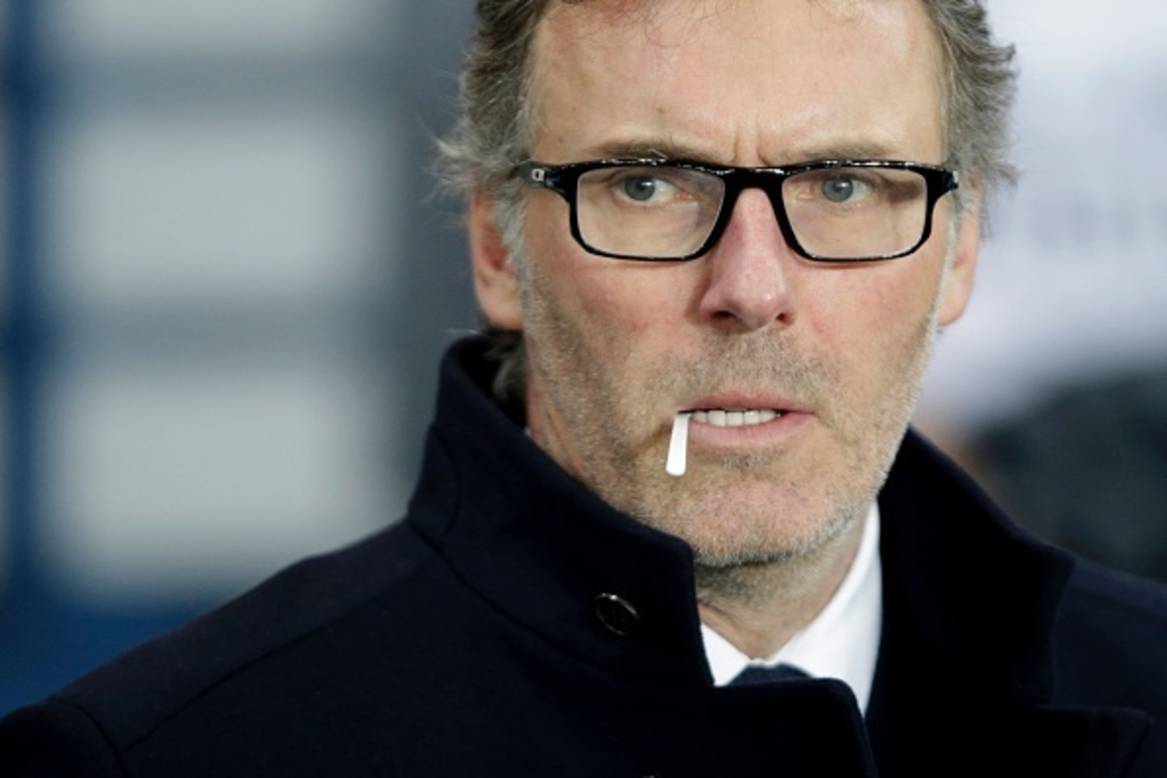 Paris Saint-Germain's French head coach Laurent Blanc attends the French L1 football match between Paris Saint-Germain (PSG) and Lorient on February 3, 2016 at the Parc des Princes stadium in Paris. / AFP / KENZO TRIBOUILLARD        (Photo credit should r