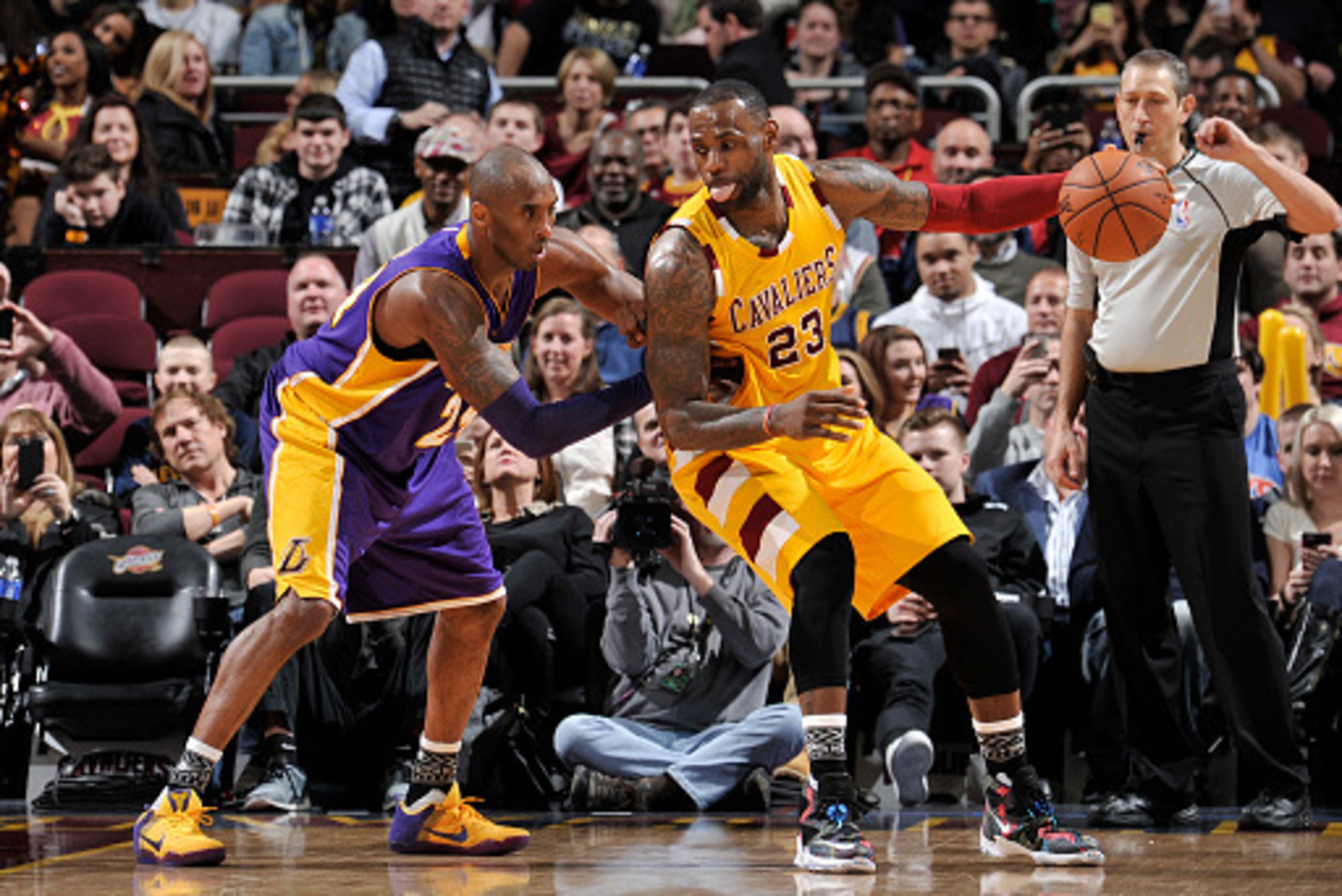 CLEVELAND, OH - FEBRUARY 10: LeBron James #23 of the Cleveland Cavaliers handles the ball against Kobe Bryant #24 of the Los Angeles Lakers on February 10, 2016 at Quicken Loans Arena in Cleveland, Ohio. NOTE TO USER: User expressly acknowledges and agr CLEVELAND, OH - FEBRUARY 10: LeBron James #23 of the Cleveland Cavaliers handles the ball against Kobe Bryant #24 of the Los Angeles Lakers on February 10, 2016 at Quicken Loans Arena in Cleveland, Ohio. NOTE TO USER: User expressly acknowledges and agr