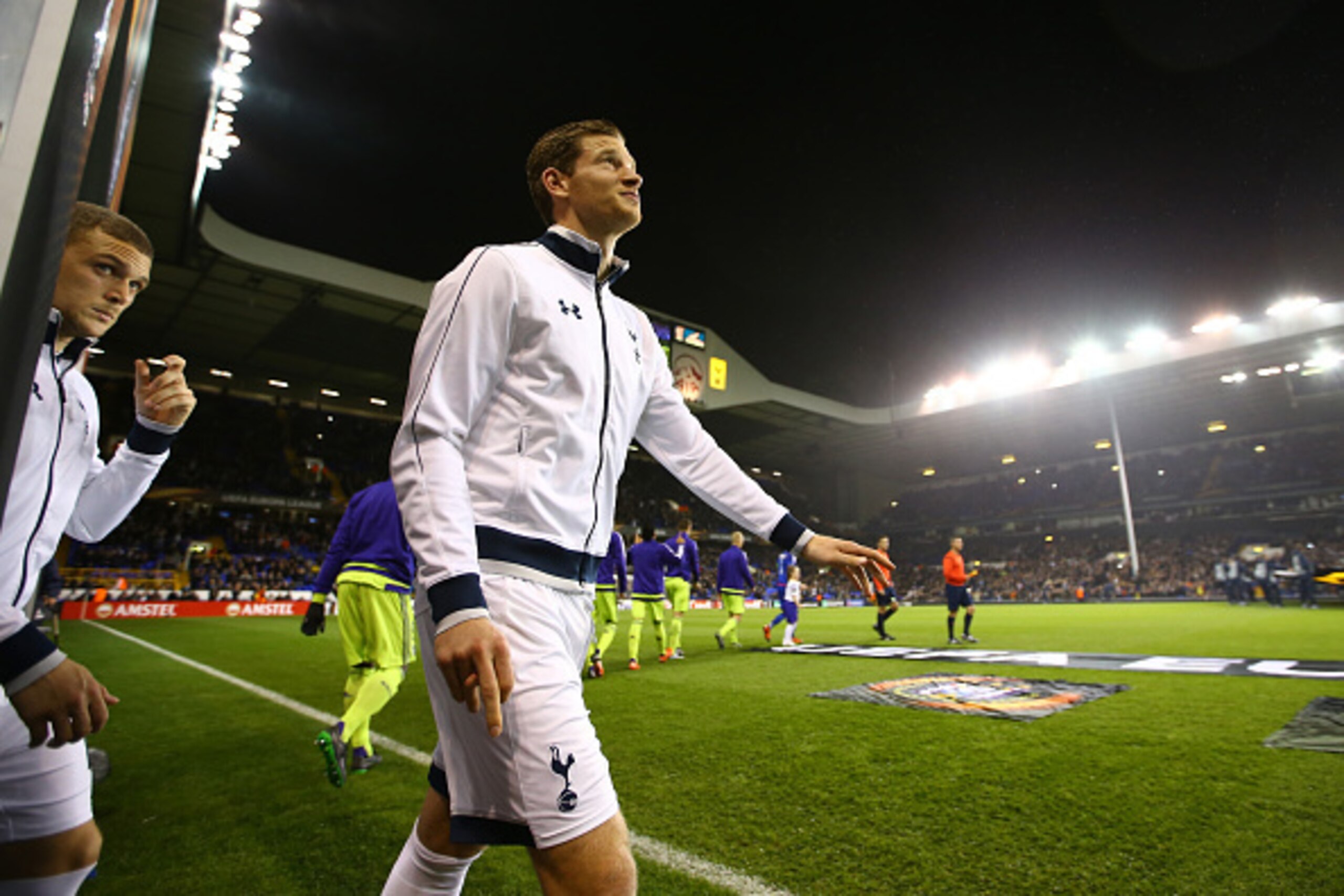 LONDON, ENGLAND - NOVEMBER 05: Captain Jan Vertonghen of Spurs leads out his team prior to kickoff during the UEFA Europa League Group J match between Tottenham Hotspur FC and RSC Anderlecht at White Hart Lane on November 5, 2015 in London, United Kingdo LONDON, ENGLAND - NOVEMBER 05: Captain Jan Vertonghen of Spurs leads out his team prior to kickoff during the UEFA Europa League Group J match between Tottenham Hotspur FC and RSC Anderlecht at White Hart Lane on November 5, 2015 in London, United Kingdo
