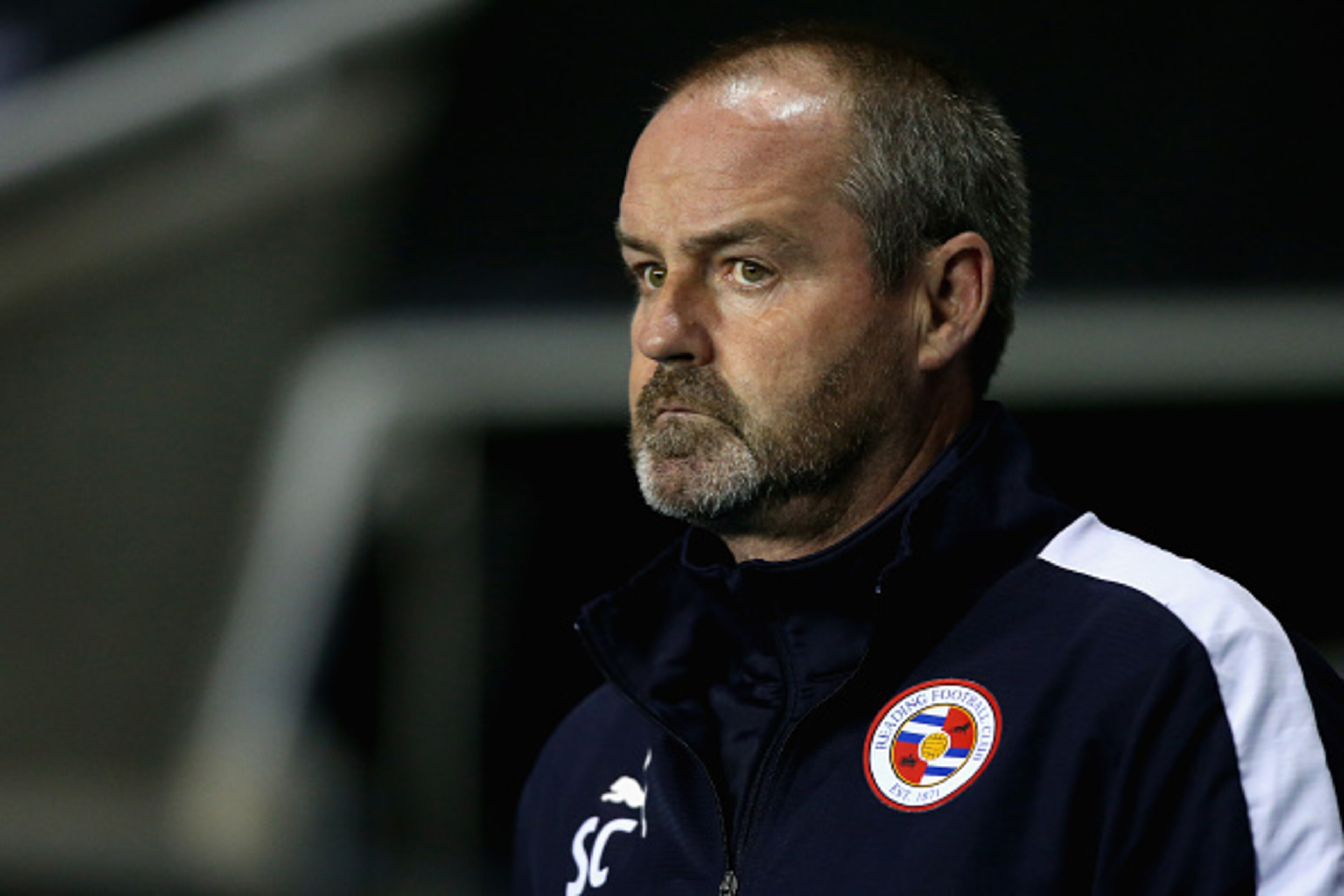 READING, ENGLAND - SEPTEMBER 22:  Manager Steve Clarke of Reading looks on during the Capital One Cup third round match between Reading and Everton at Madejski Stadium on September 22, 2015 in Reading, England.  (Photo by Ben Hoskins/Getty Images)
