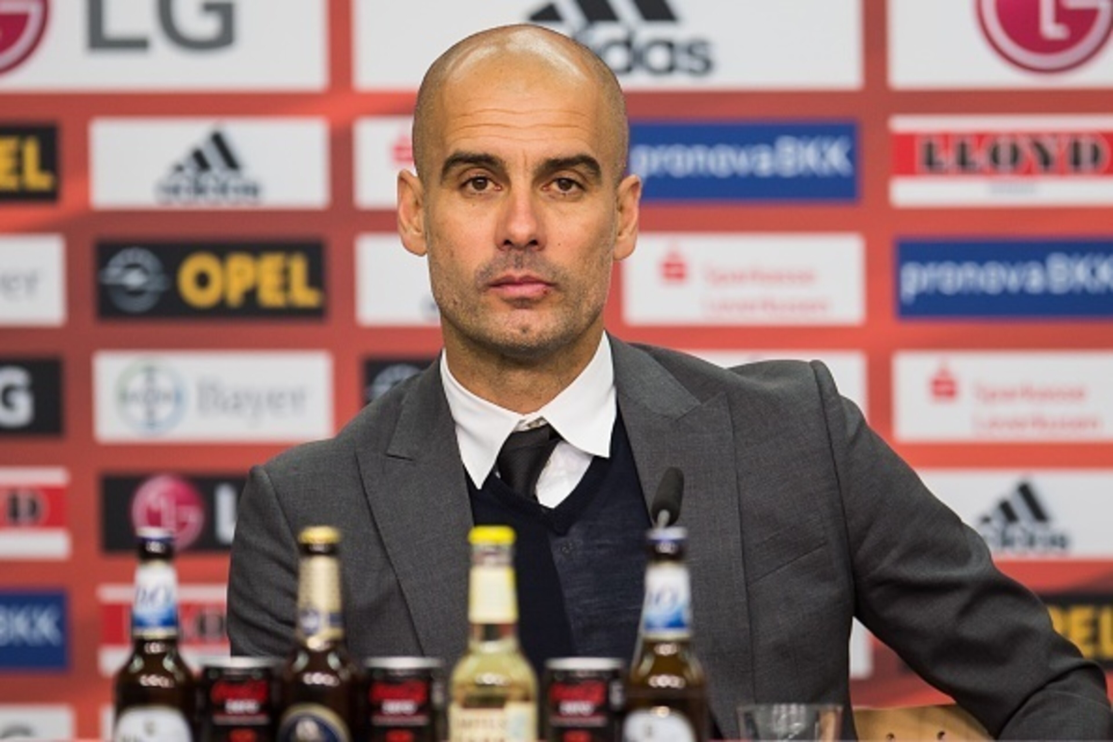 coach Pep Guardiola of Bayern Munich during the Bundesliga match between Bayer 04 Leverkusen and FC Bayern Munich on February 6, 2016 at the BayArena in Leverkusen, Germany.(Photo by VI Images via Getty Images)