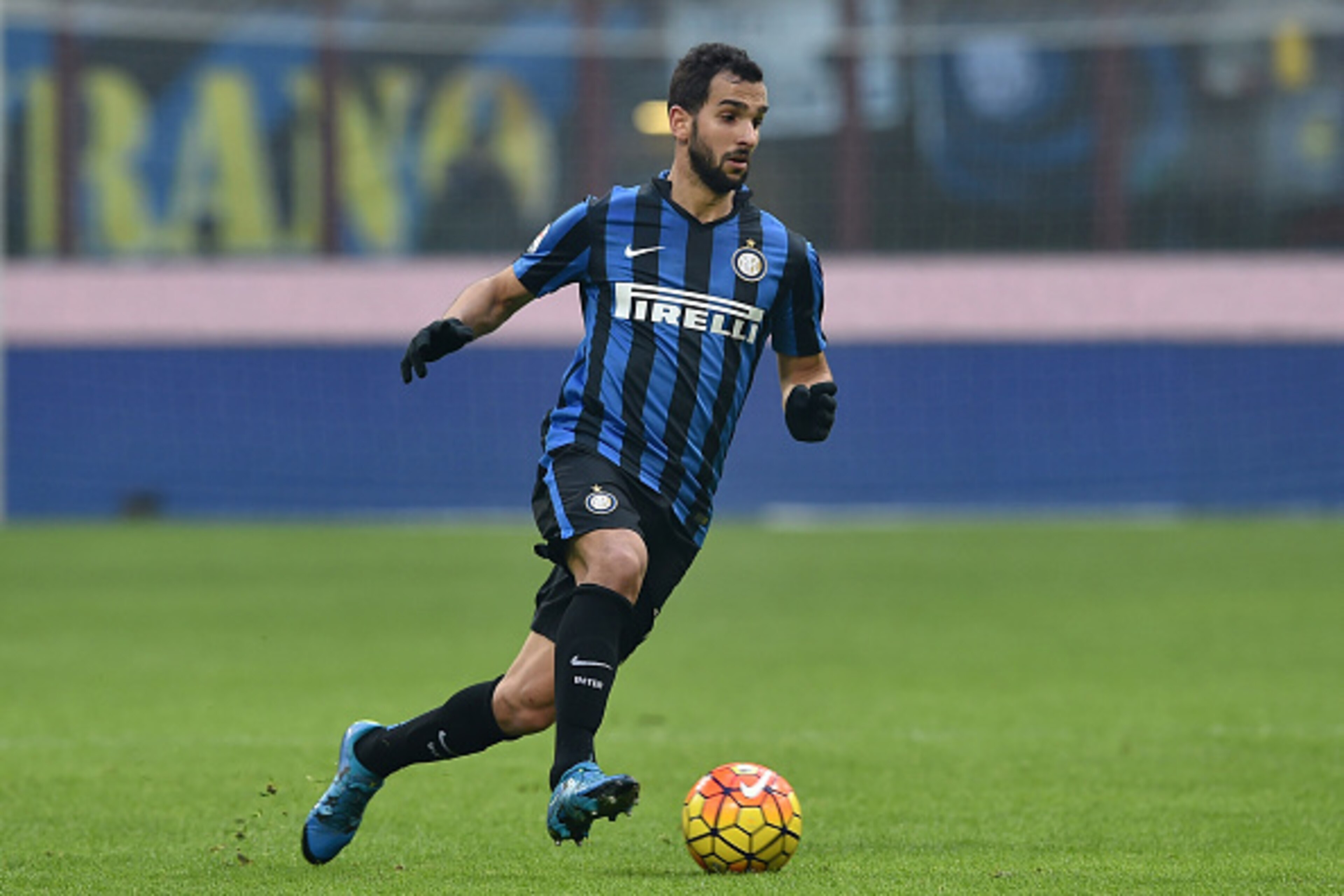 MILAN, ITALY - JANUARY 24: Martin Montoya of FC Internazionale Milano in action during the Serie A match between FC Internazionale Milano and Carpi FC at Stadio Giuseppe Meazza on January 24, 2016 in Milan, Italy. (Photo by Valerio Pennicino/Getty Image MILAN, ITALY - JANUARY 24: Martin Montoya of FC Internazionale Milano in action during the Serie A match between FC Internazionale Milano and Carpi FC at Stadio Giuseppe Meazza on January 24, 2016 in Milan, Italy. (Photo by Valerio Pennicino/Getty Image