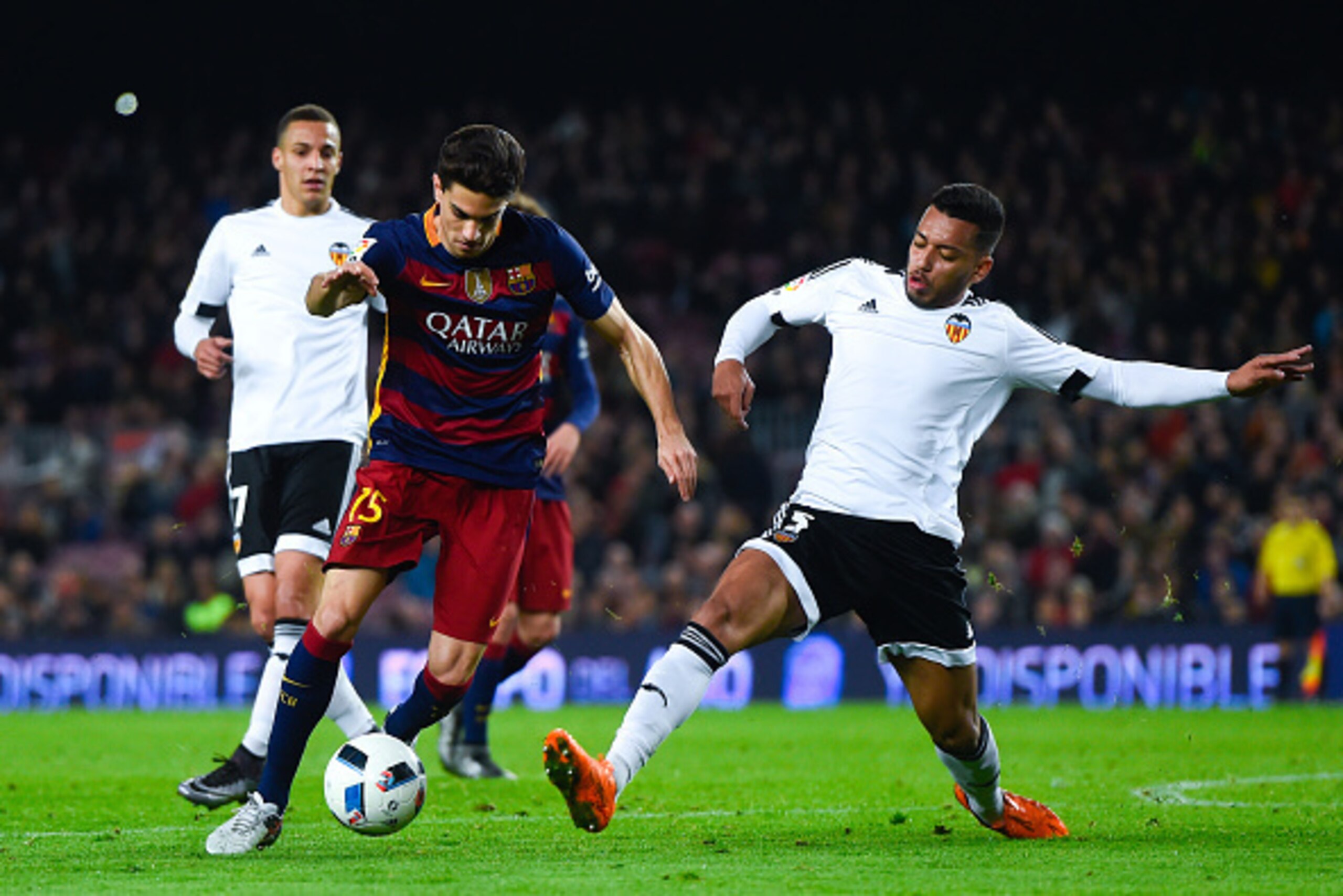 BARCELONA, SPAIN - FEBRUARY 03:  Marc Bartra of FC Barcelona competes for the ball with Ruben Vezo of Valencia CF during the Copa del Rey Semi Final first leg match between FC Barcelona and Valencia at Nou Camp on February 3, 2016 in Barcelona, Spain.  (P
