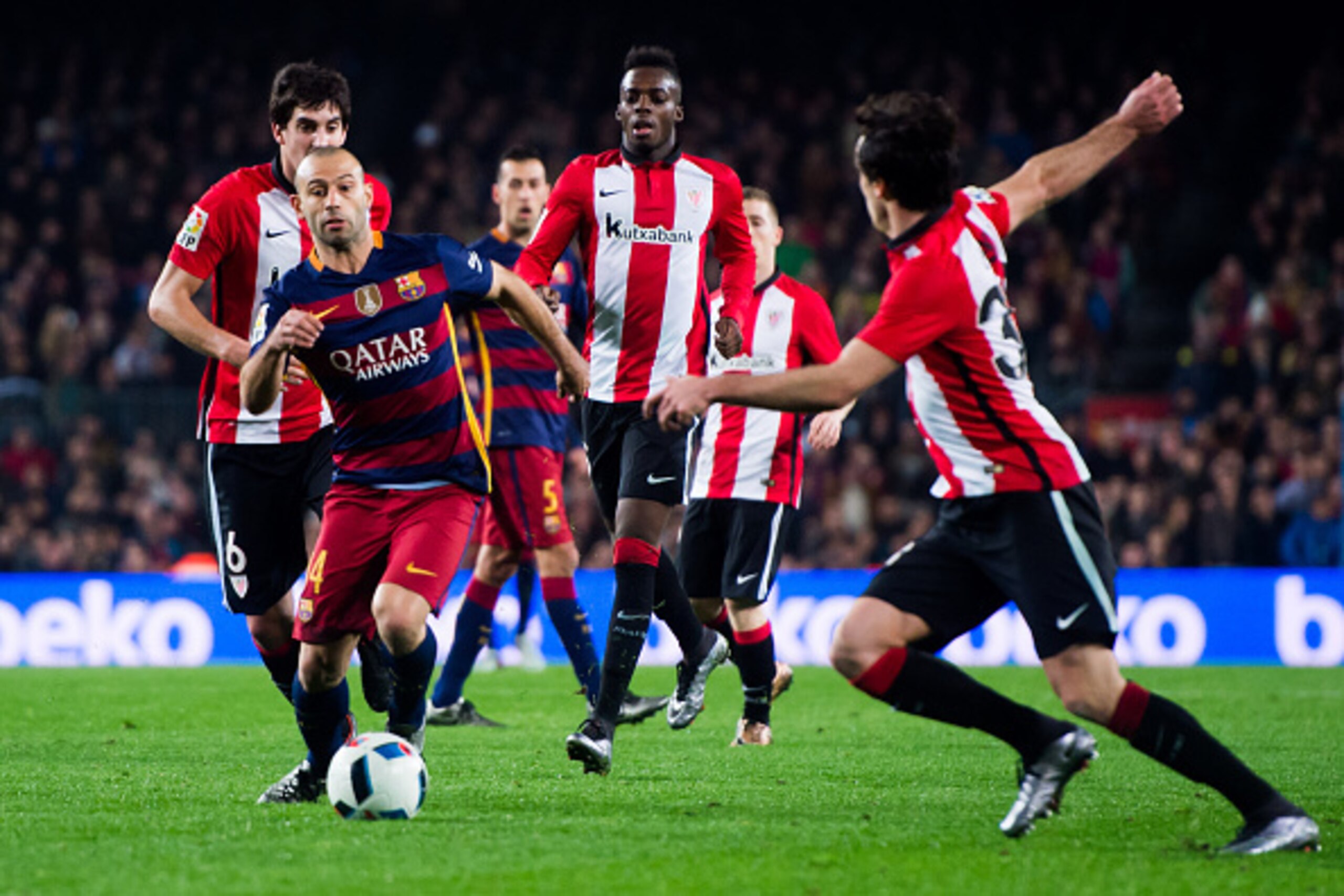 BARCELONA, SPAIN - JANUARY 27: Javier Mascherano (L) of FC Barcelona conducts the ball during the Copa del Rey Quarter Final Second Leg between FC Barcelona and Athletic Club at Camp Nou stadium on January 27, 2016 in Barcelona, Spain. (Photo by Alex Capa