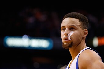 PHOENIX, AZ - FEBRUARY 10:  Stephen Curry #30 of the Golden State Warriors during the NBA game against the Phoenix Suns at Talking Stick Resort Arena on February 10, 2016 in Phoenix, Arizona.  The Warriors defeated the Suns 112-104. NOTE TO USER: User exp