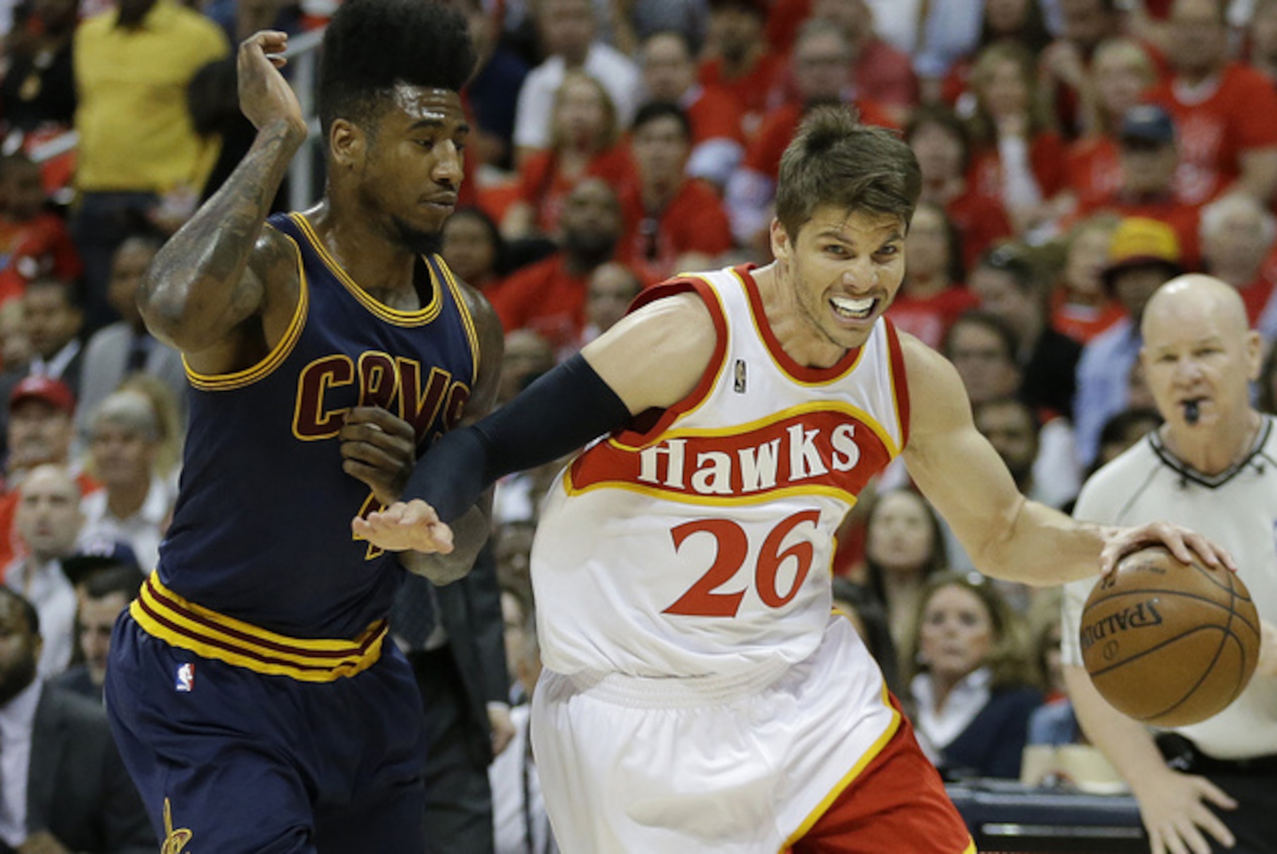 Iman Shumpert guarding Kyle Korver
