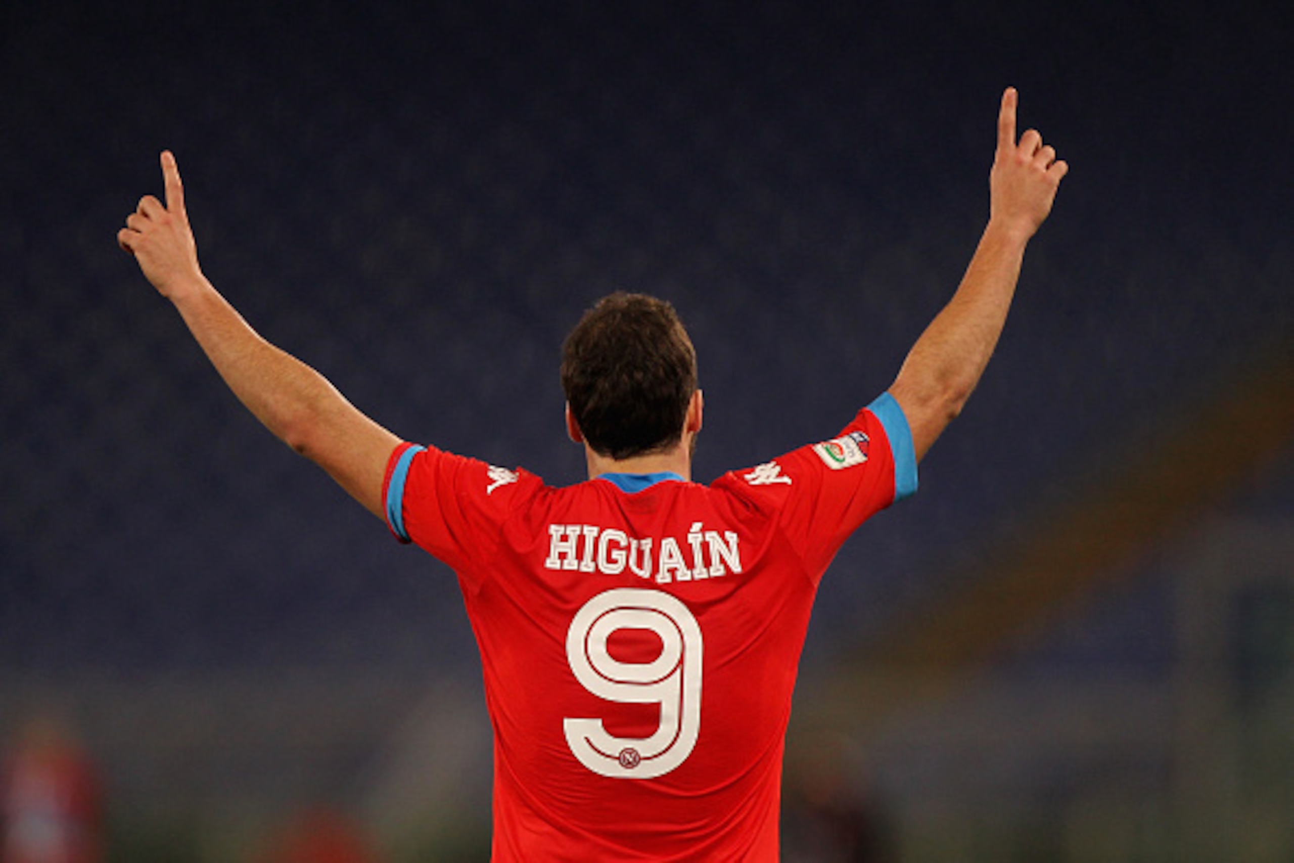 ROME, ITALY - FEBRUARY 03: Gonzalo Higuain of SSC Napoli celebrates after scoring the opening goal during the Serie A match between SS Lazio and SSC Napoli at Stadio Olimpico on February 3, 2016 in Rome, Italy. (Photo by Paolo Bruno/Getty Images) ROME, ITALY - FEBRUARY 03: Gonzalo Higuain of SSC Napoli celebrates after scoring the opening goal during the Serie A match between SS Lazio and SSC Napoli at Stadio Olimpico on February 3, 2016 in Rome, Italy. (Photo by Paolo Bruno/Getty Images)
