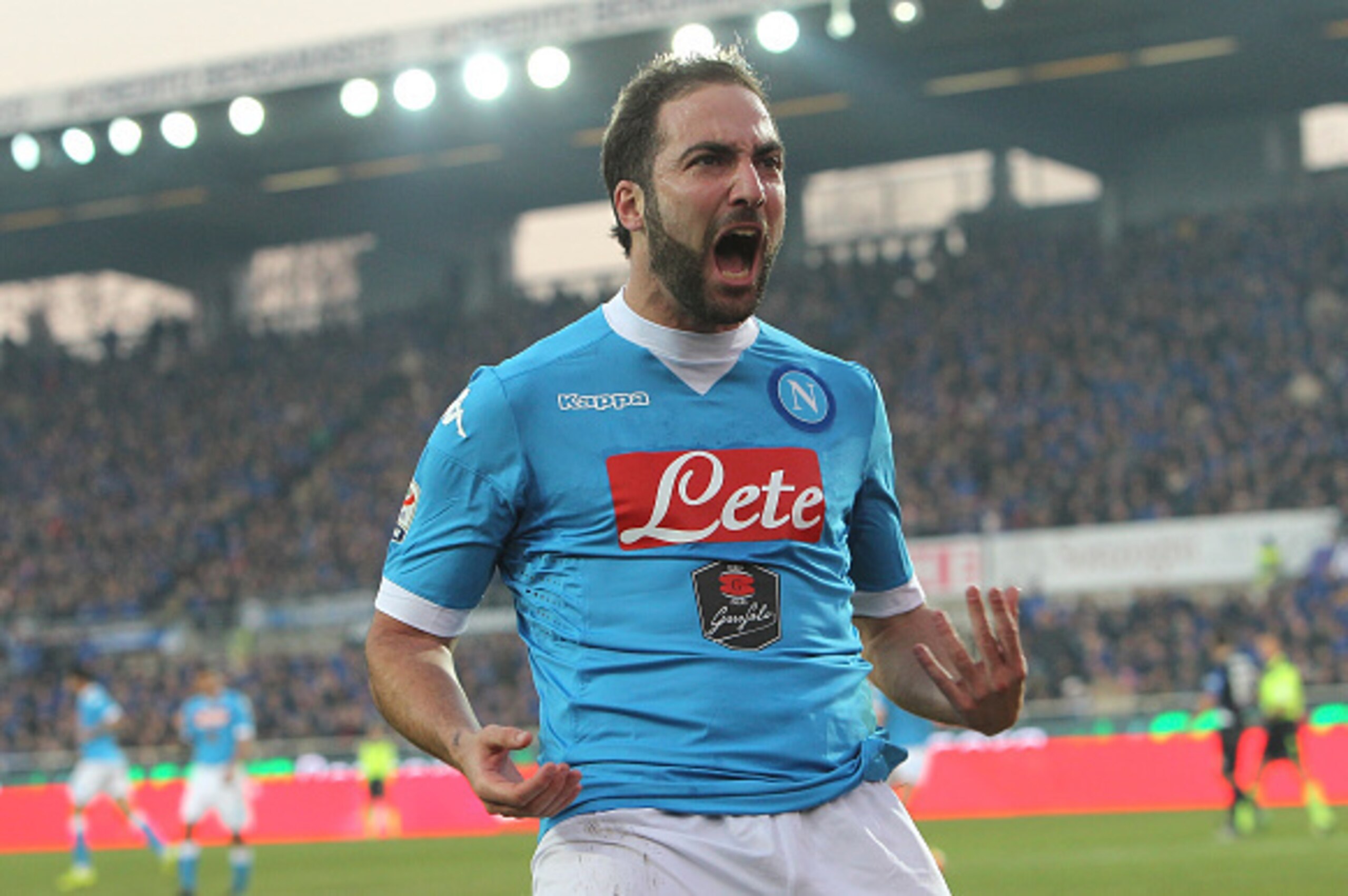 BERGAMO, ITALY - DECEMBER 20:  Gonzalo Higuain of SSC Napoli celebrates his goal during the Serie A match between Atalanta BC and SSC Napoli at Stadio Atleti Azzurri d'Italia on December 20, 2015 in Bergamo, Italy.  (Photo by Marco Luzzani/Getty Images)