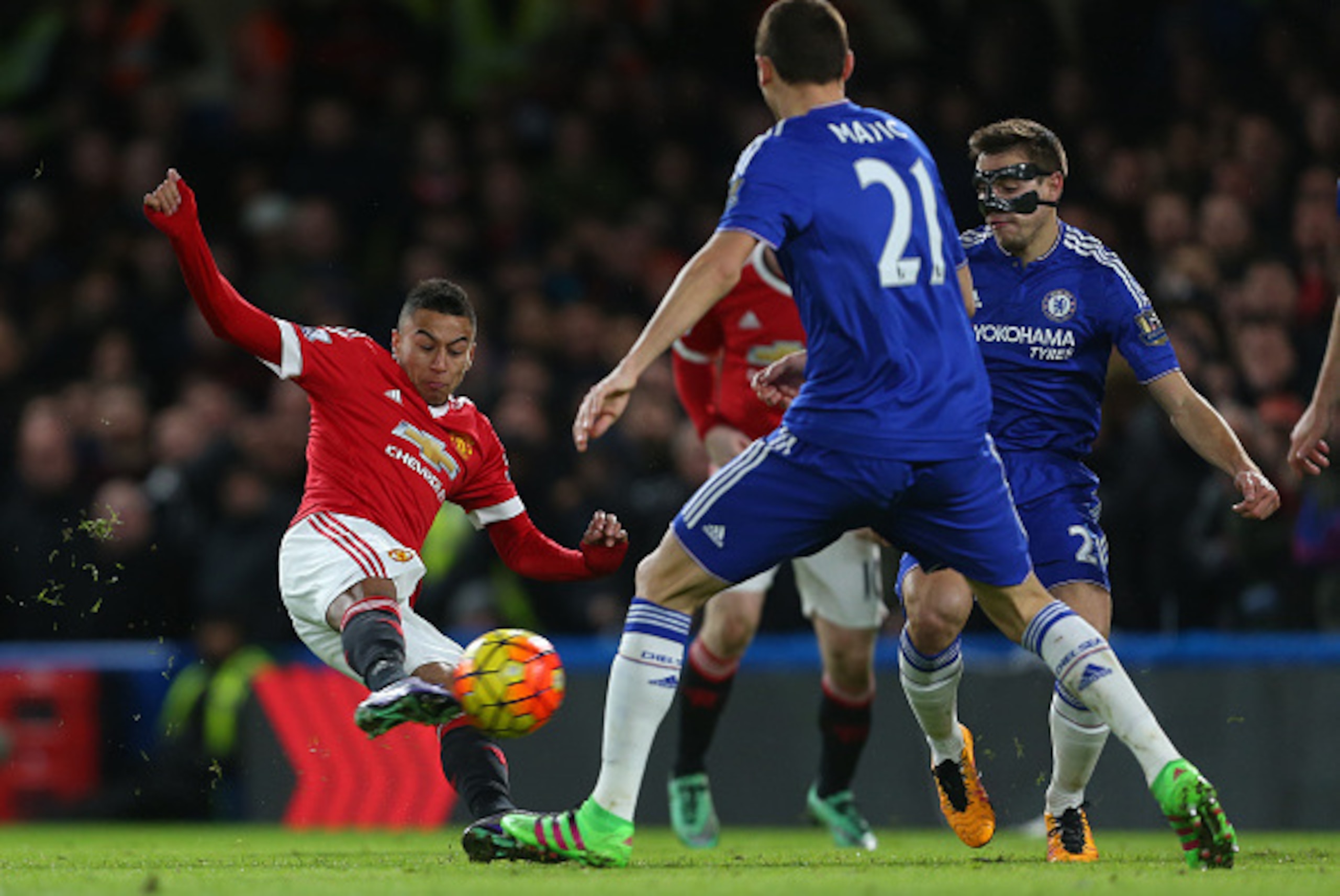 LONDON, ENGLAND - FEBRUARY 07 :  Jesse Lingard of Manchester United scores a goal to make it 0-1 during the Barclays Premier League match between Chelsea and Manchester United at Stamford Bridge on February 7, 2016 in London, England.  (Photo by Catherine