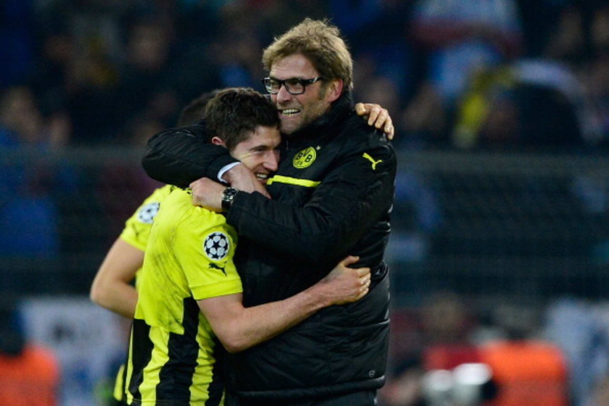 Dortmund's Polish striker Robert Lewandowski (L) celebrates with Dortmund's head coach Juergen Klopp after the UEFA Champions League quarter-final second-leg football match Borussia Dortmund vs Malaga CF in Dortmund, western Germany on April 9, 2013.  Dor