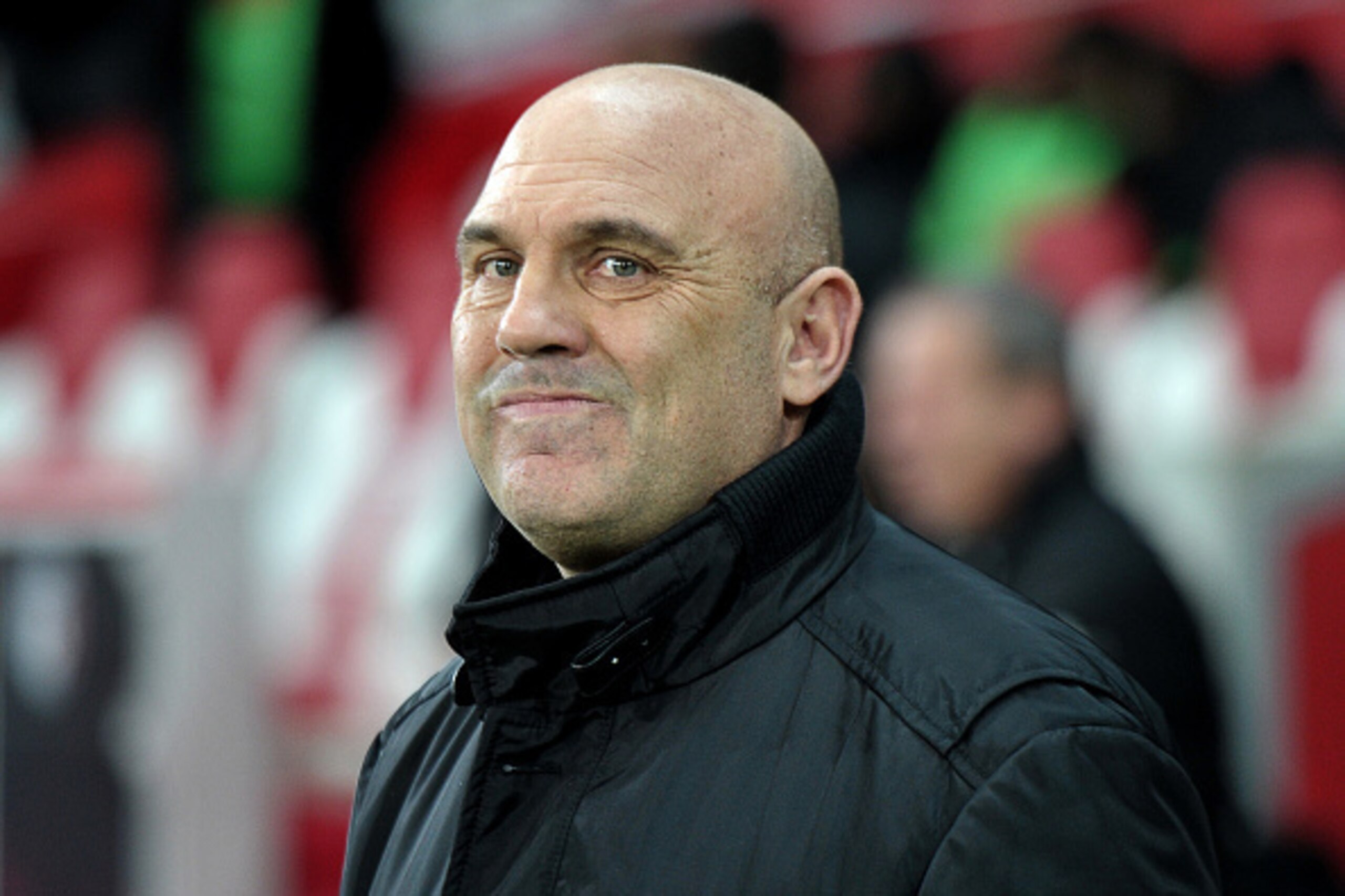 Lille's French coach Frederic Antonetti looks on during the French L1 football match between Lille (LOSC) and Rennes (SRFC) on February 7, 2016 at the Pierre-Mauroy stadium in Lille, northern France. AFP PHOTO / FRANCOIS LO PRESTI / AFP / FRANCOIS LO PRE Lille's French coach Frederic Antonetti looks on during the French L1 football match between Lille (LOSC) and Rennes (SRFC) on February 7, 2016 at the Pierre-Mauroy stadium in Lille, northern France. AFP PHOTO / FRANCOIS LO PRESTI / AFP / FRANCOIS LO PRE