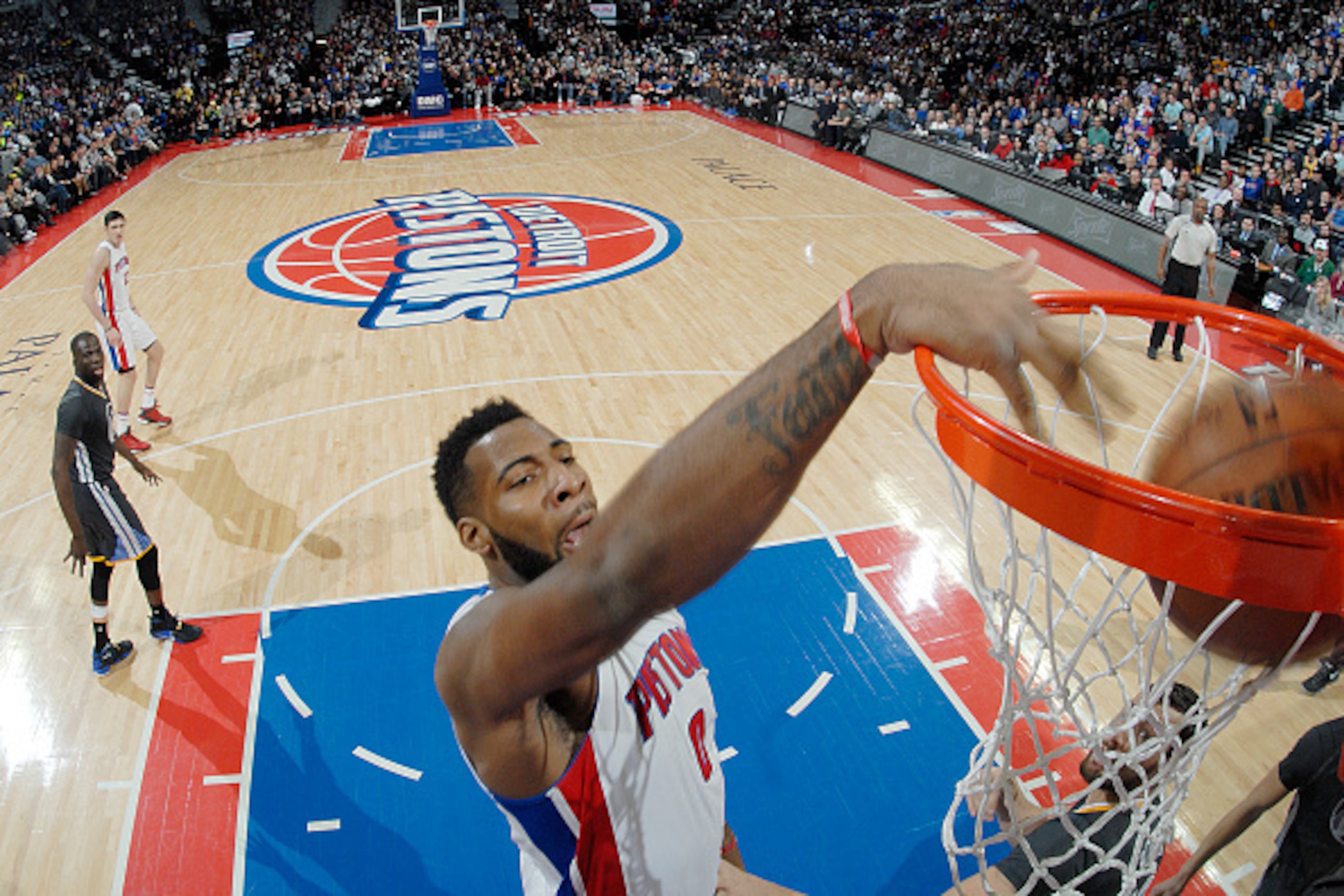 AUBURN HILLS, MI - JANUARY 16:  Andre Drummond #0 of the Detroit Pistons dunks the ball against the Golden State Warriors on January 16, 2016 at The Palace of Auburn Hills in Auburn Hills, Michigan. NOTE TO USER: User expressly acknowledges and agrees tha