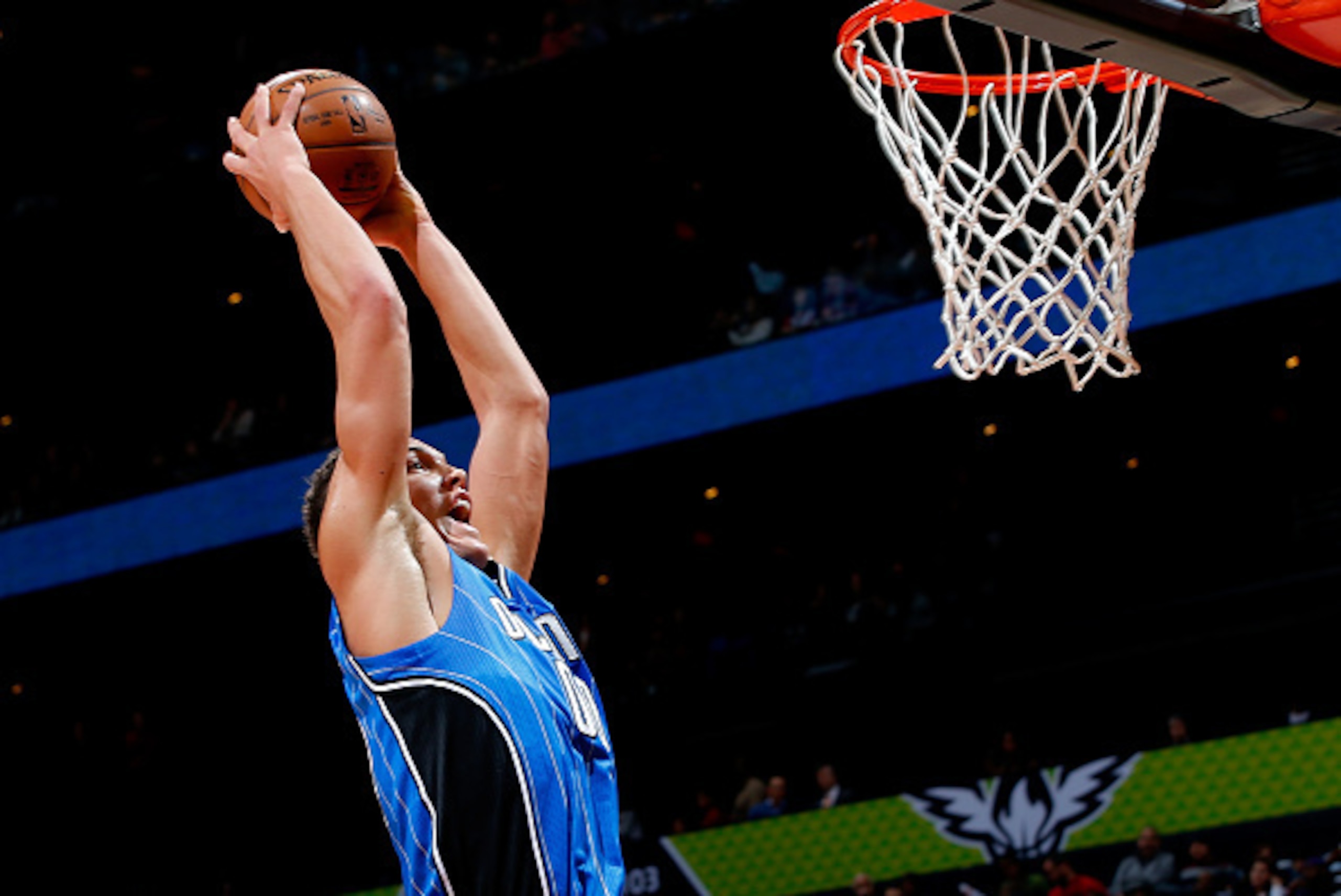 ATLANTA, GA - JANUARY 18:  Aaron Gordon #00 of the Orlando Magic dunks against the Atlanta Hawks at Philips Arena on January 18, 2016 in Atlanta, Georgia.  NOTE TO USER User expressly acknowledges and agrees that, by downloading and or using this photogra