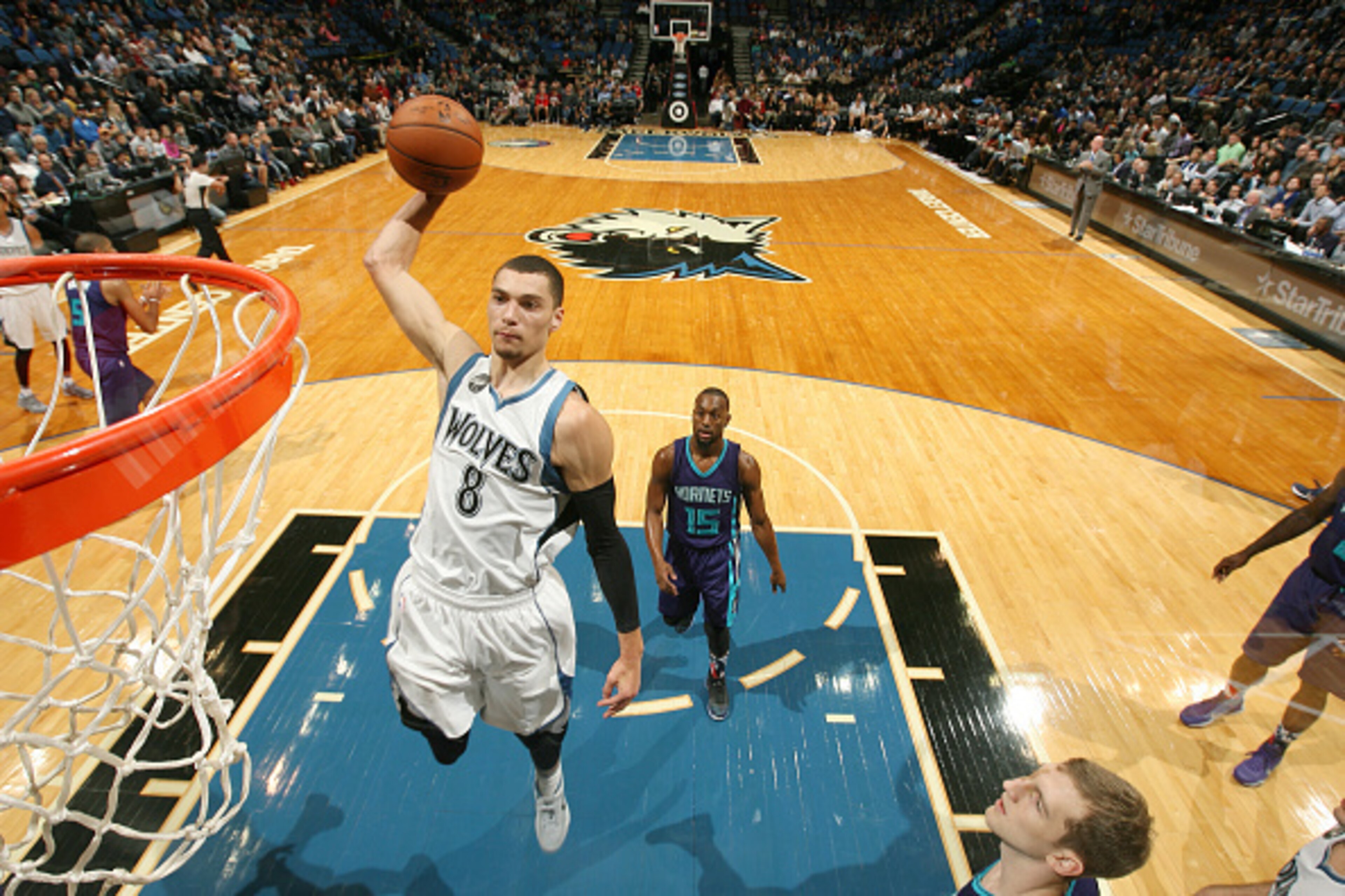 MINNEAPOLIS, MN -  NOVEMBER 10:  Zach LaVine #8 of the Minnesota Timberwolves goes up for a dunk against the Charlotte Hornets on November 10, 2015 at Target Center in Minneapolis, Minnesota. NOTE TO USER: User expressly acknowledges and agrees that, by d
