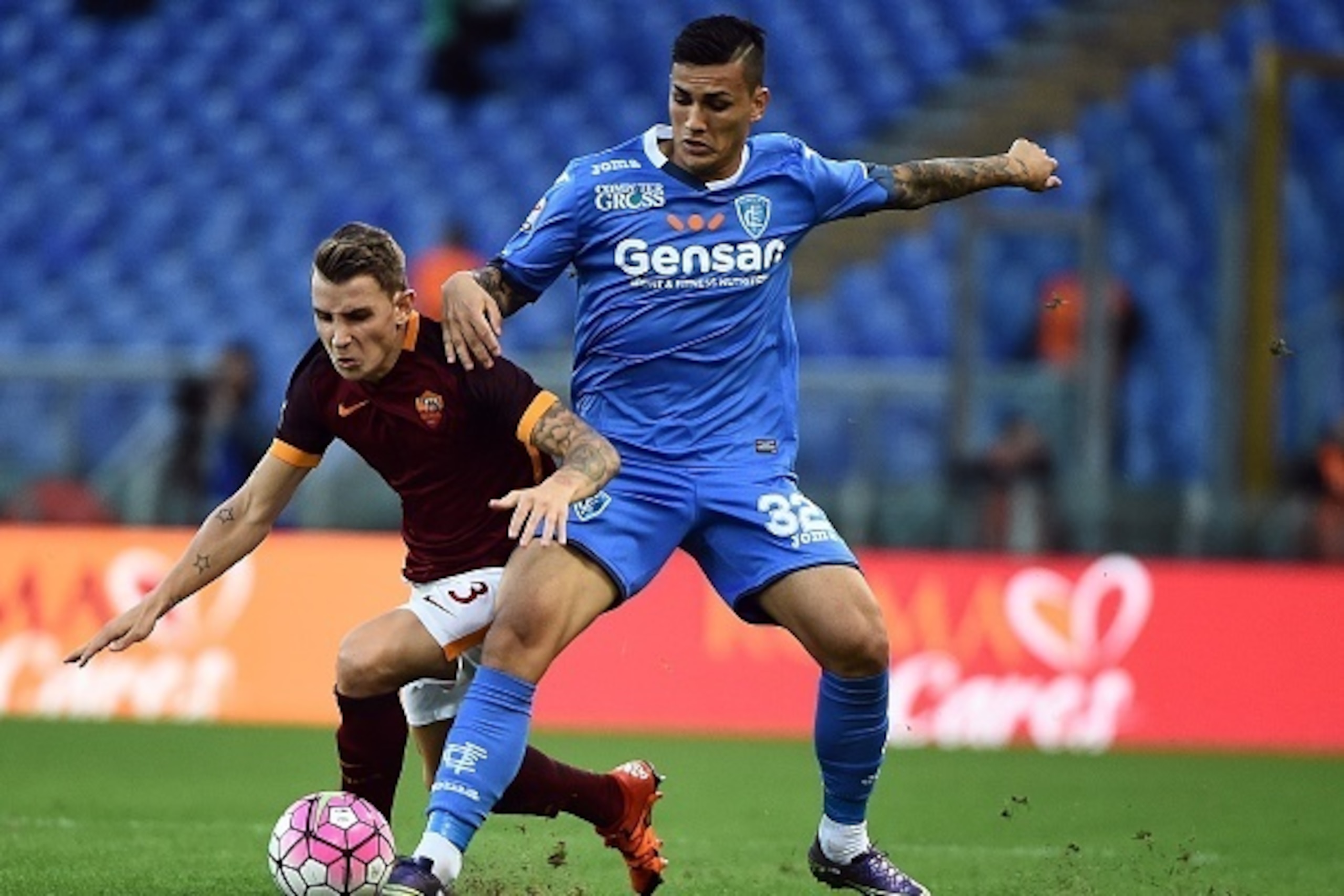 Roma's French defender Lucas Digne (L) vies with Empoli's Argentinian midfielder Leandro Daniel Paredes during the Italian Serie A football match Roma vs Empoli at the Olympic Stadium in Rome on October 17, 2015.  AFP PHOTO / FILIPPO MONTEFORTE        (Ph