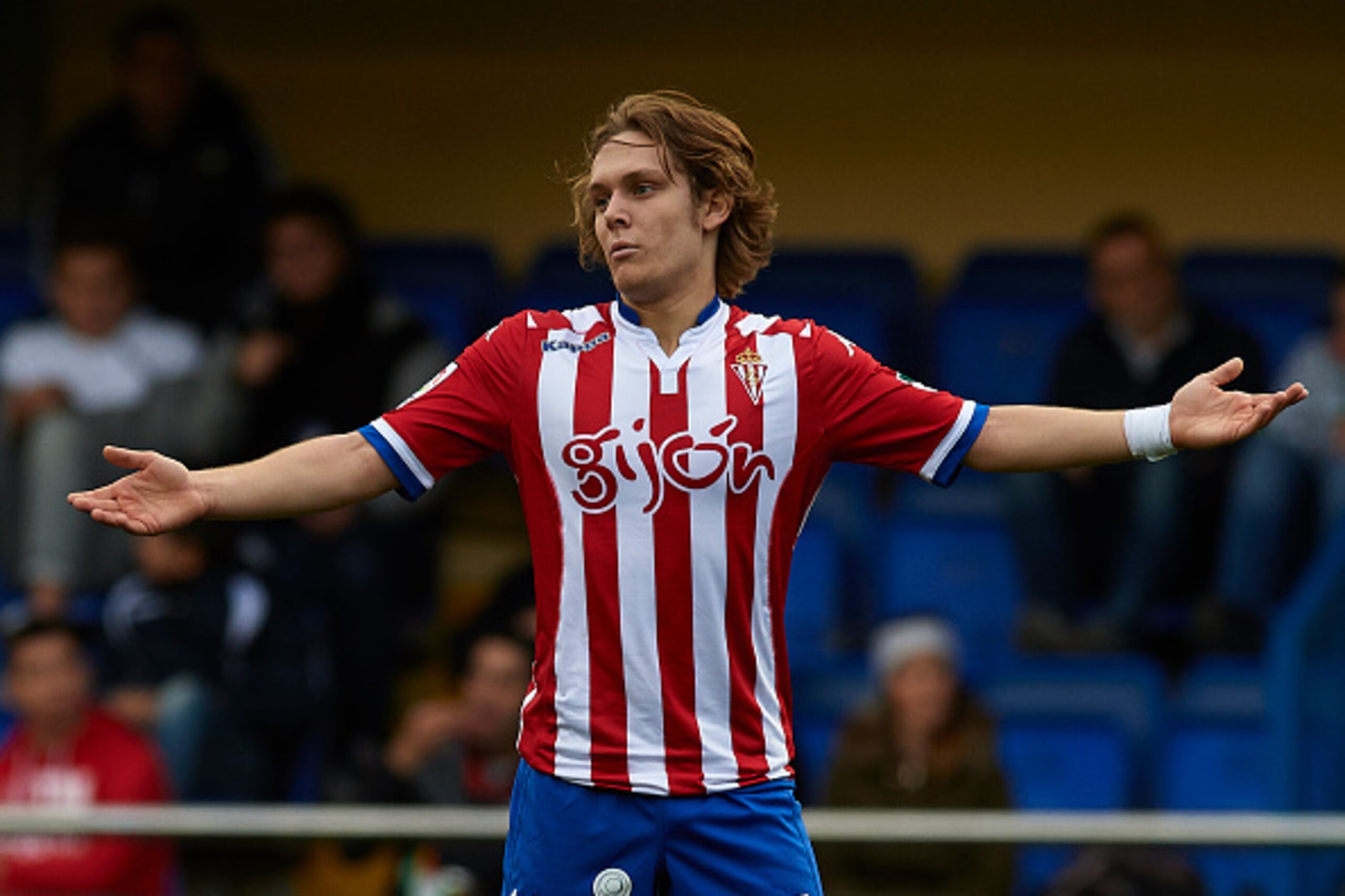 VILLARREAL, SPAIN - JANUARY 10: Alen Halilovic of Sporting de Gijon reacts during the La Liga match between Villarreal CF and Real Sporting de Gijon at El Madrigal on January 10, 2016 in Villarreal, Spain. (Photo by Manuel Queimadelos Alonso/Getty Image VILLARREAL, SPAIN - JANUARY 10: Alen Halilovic of Sporting de Gijon reacts during the La Liga match between Villarreal CF and Real Sporting de Gijon at El Madrigal on January 10, 2016 in Villarreal, Spain. (Photo by Manuel Queimadelos Alonso/Getty Image