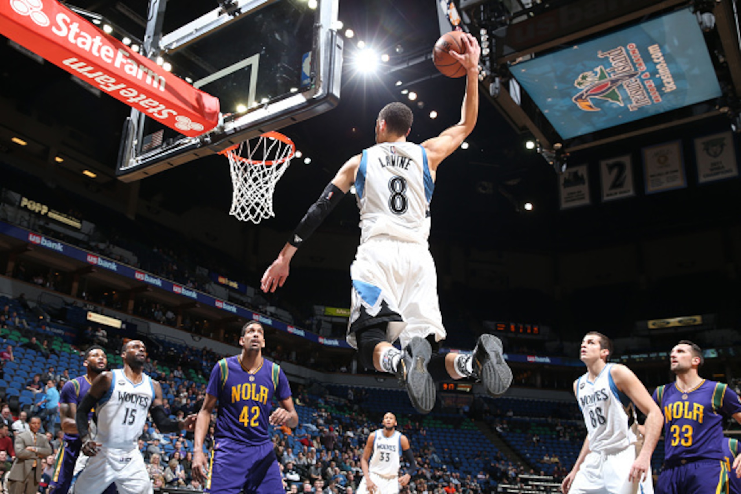 MINNEAPOLIS, MN - FEBRUARY 8: Zach LaVine #8 of the Minnesota Timberwolves goes for the dunk against the New Orleans Pelicans during the game on February 8, 2016 at Target Center in Minneapolis, Minnesota. NOTE TO USER: User expressly acknowledges and agr