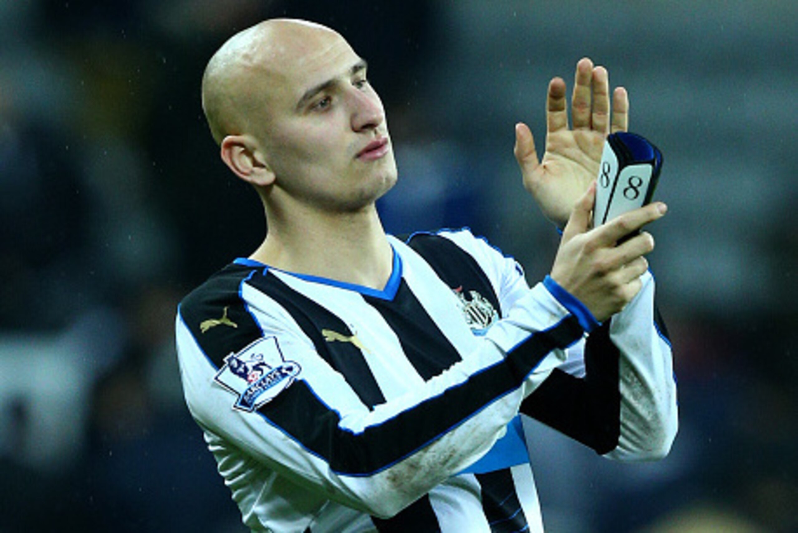 NEWCASTLE UPON TYNE, ENGLAND - FEBRUARY 6 : Jonjo Shelvey of Newcastle United applauds the home support at the final whistle during the Barclays Premier League match between Newcastle United FC and West Bromwich Albion FC at St James' Park on February 6, NEWCASTLE UPON TYNE, ENGLAND - FEBRUARY 6 : Jonjo Shelvey of Newcastle United applauds the home support at the final whistle during the Barclays Premier League match between Newcastle United FC and West Bromwich Albion FC at St James' Park on February 6,
