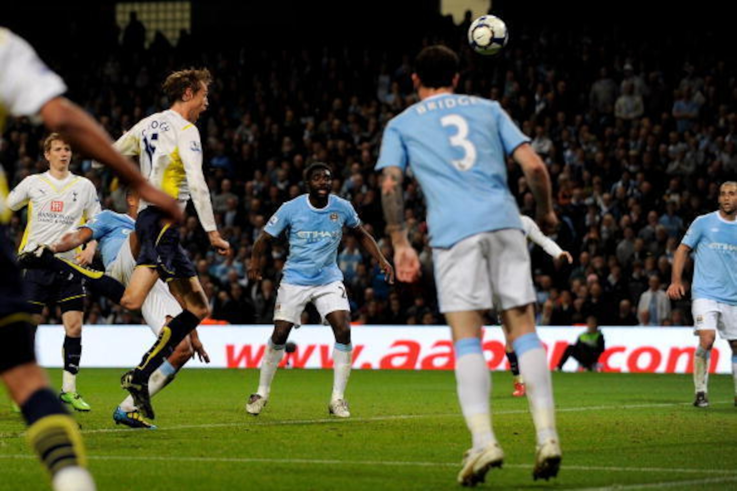 MANCHESTER, ENGLAND - MAY 05:  Peter Crouch of Tottenham Hotspur scores the opening goal during the Barclays Premier League match between Manchester City and Tottenham Hotspur at the City of Manchester Stadium on May 5, 2010 in Manchester, England.  (Phot