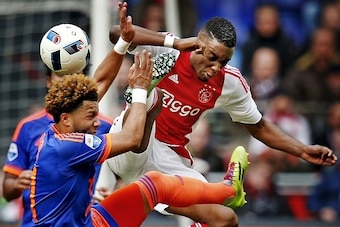 (L-R) Tonny Vilhena of Feyenoord, Riechedley Bazoer of Ajax during the Dutch Eredivisie match between Ajax Amsterdam and Feyenoord Rotterdam at the Amsterdam Arena on February 07, 2016 in Amsterdam, The Netherlands(Photo by VI Images via Getty Images)