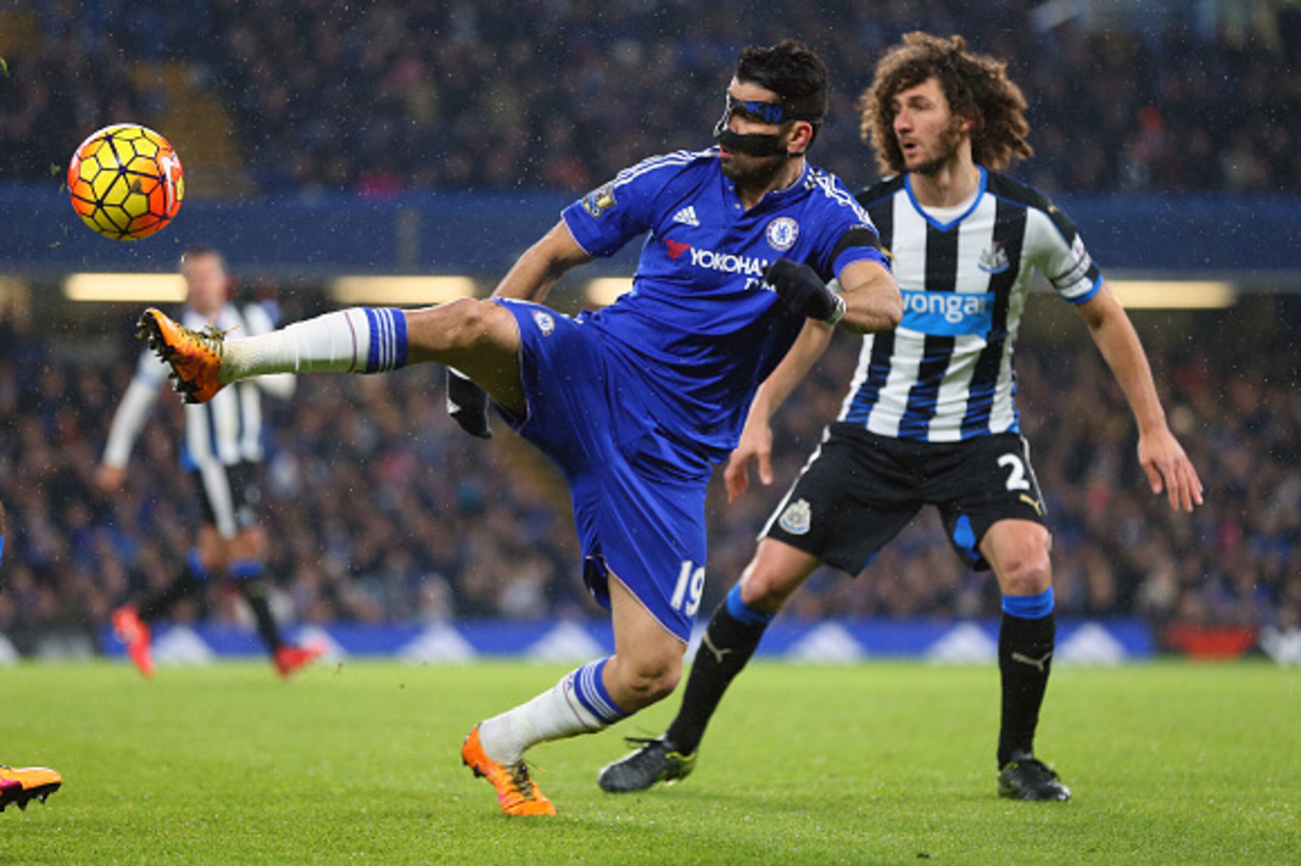LONDON, ENGLAND - FEBRUARY 13 :  Diego Costa of Chelsea and Fabrizio Coloccini of Newcastle United during the Barclays Premier League match between Chelsea and Newcastle United at Stamford Bridge on February 13, 2016 in London, England.  (Photo by Catheri