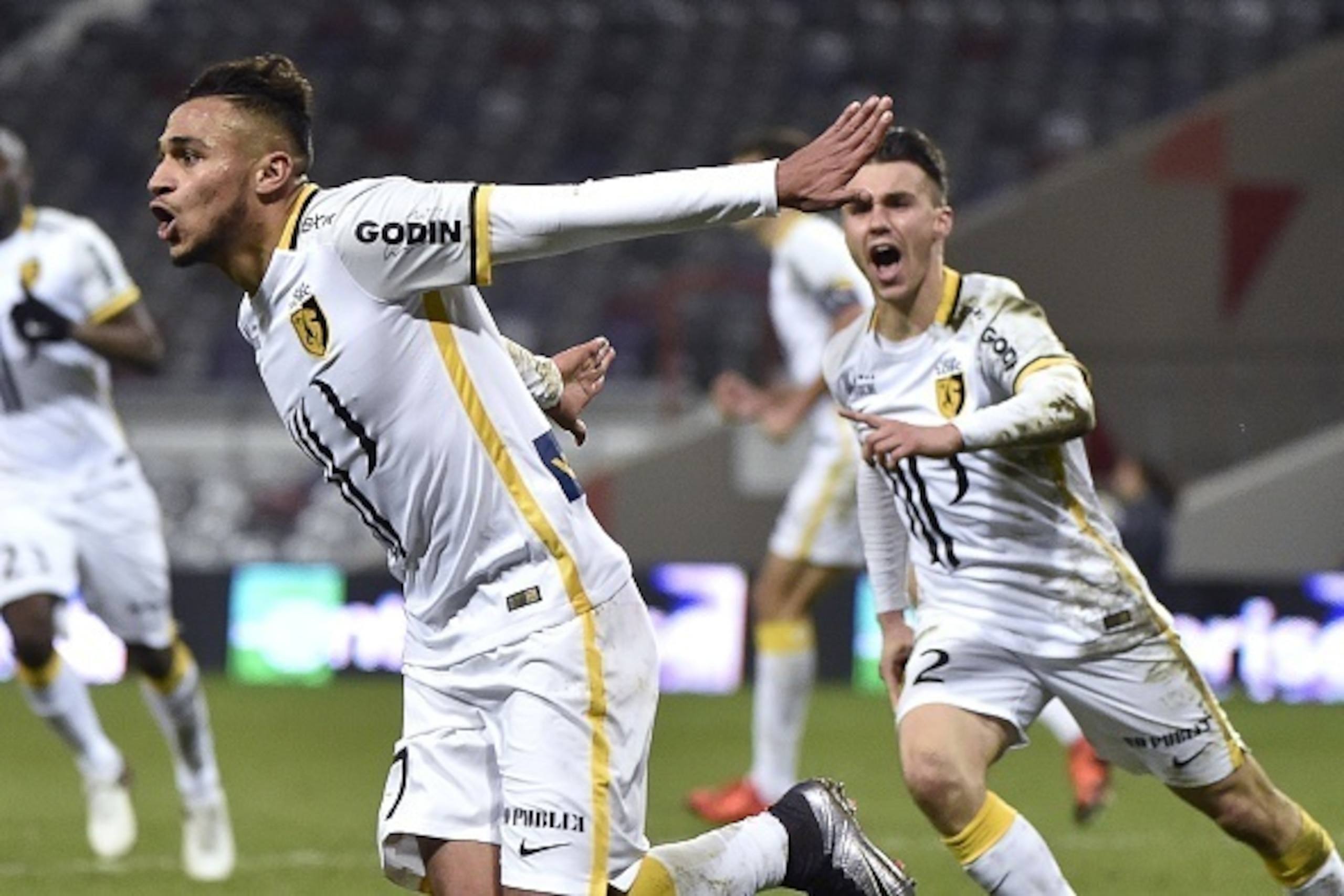Lille's French midfielder Sofiane Boufal celebrates after scoring a goal  during the French L1 football match between Toulouse (TFC) and Lille (LOSC) on December 19, 2015 at the Municipal Stadium in Toulouse, southern france. AFP PHOTO / PASCAL PAVANI / A