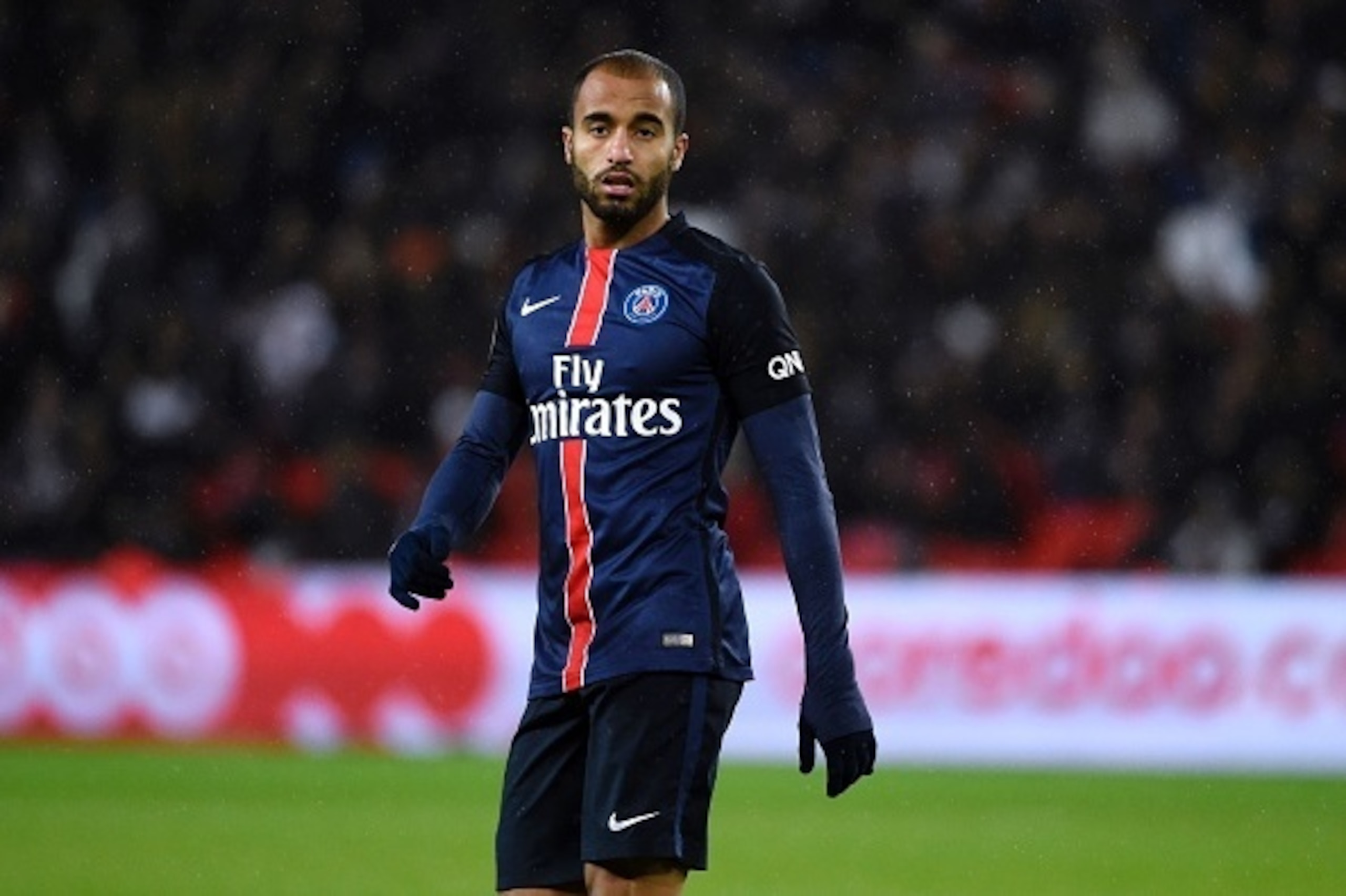 Paris Saint-Germain's Brazilian midfielder Lucas Moura looks on during the French L1 football match between Paris Saint-Germain (PSG) and Lille (LOSC) at the Parc des Princes stadium in Paris, on February 13, 2016.  AFP PHOTO / MIGUEL MEDINA / AFP / MIGUE