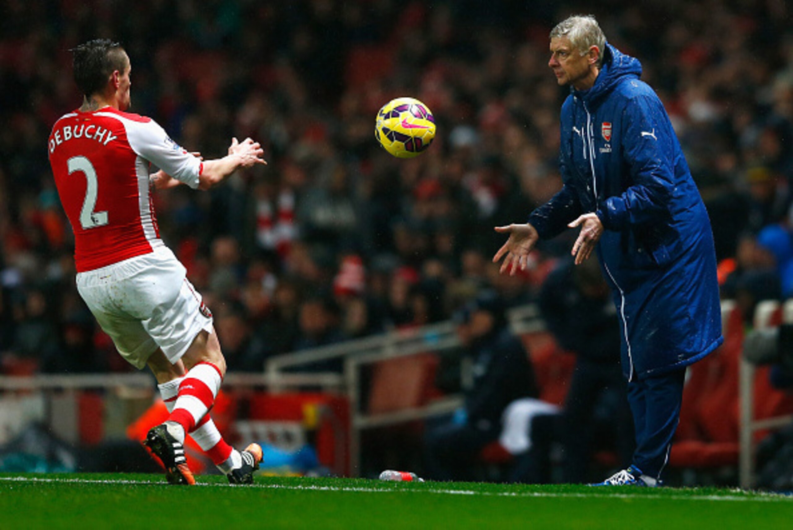 LONDON, ENGLAND - DECEMBER 26:  Arsene Wenger, manager of Arsenal gives the ball to Mathieu Debuchy of Arsenal during the Barclays Premier League match between Arsenal and Queens Park Rangers at Emirates Stadium on December 26, 2014 in London, England.  (