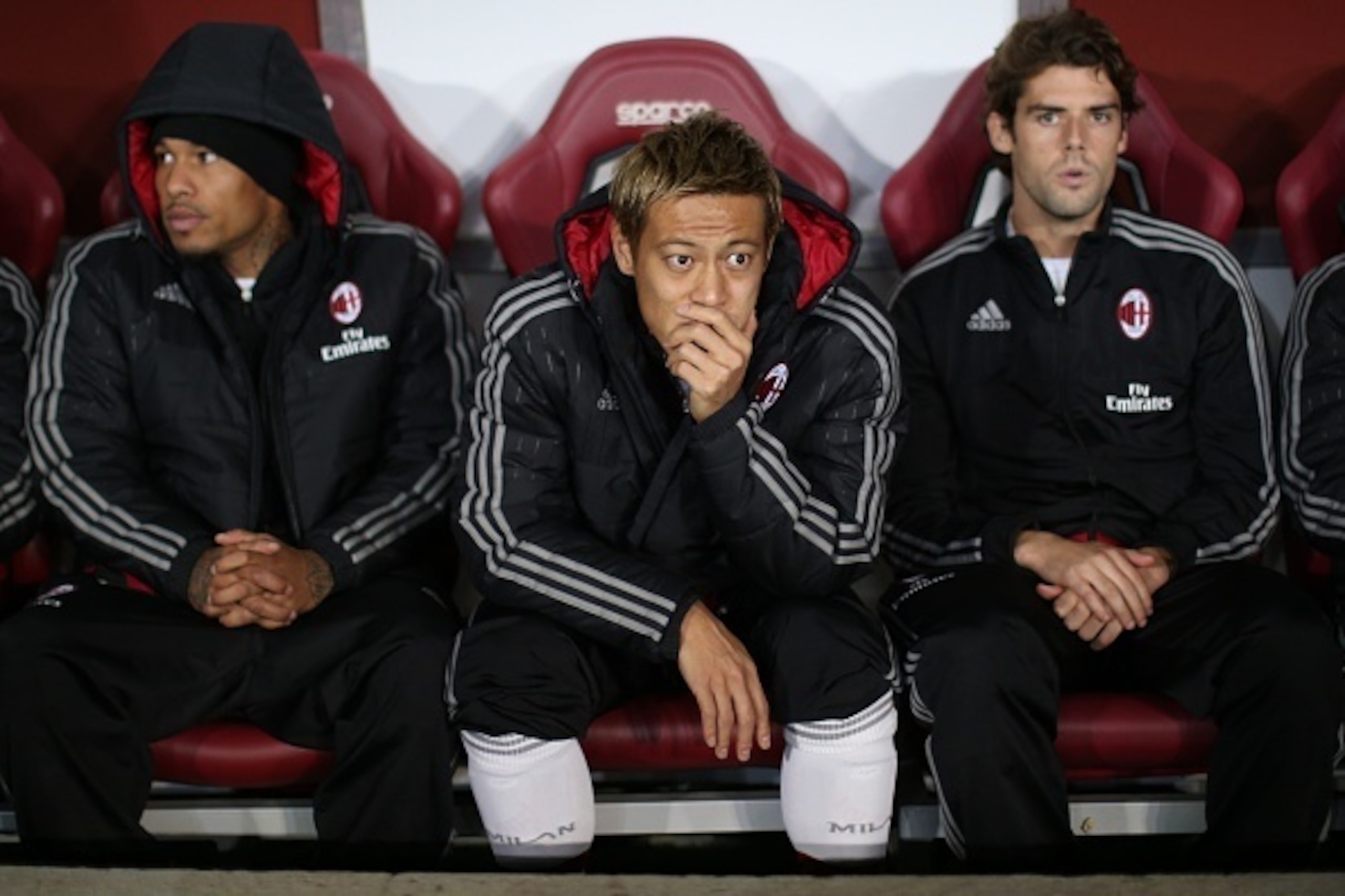 AC Milan's forward Keisuke Honda from Japan (C) looks on before the Italian Serie A football match Torino Vs AC Milan on October 17, 2015 at the 'Olympic Stadium' in Turin. AFP PHOTO / MARCO BERTORELLO (Photo credit should read MARCO BERTORELLO/A AC Milan's forward Keisuke Honda from Japan (C) looks on before the Italian Serie A football match Torino Vs AC Milan on October 17, 2015 at the 'Olympic Stadium' in Turin. AFP PHOTO / MARCO BERTORELLO (Photo credit should read MARCO BERTORELLO/A