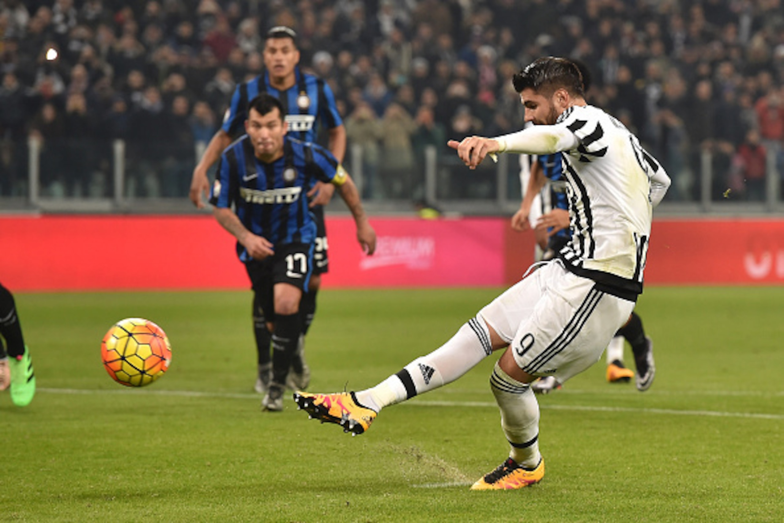TURIN, ITALY - JANUARY 27:  Alvaro Morata of Juventus FC scores the opening goal from the penalty spot during the TIM Cup match between Juventus FC and FC Internazionale Milano at Juventus Arena on January 27, 2016 in Turin, Italy.  (Photo by Valerio Penn