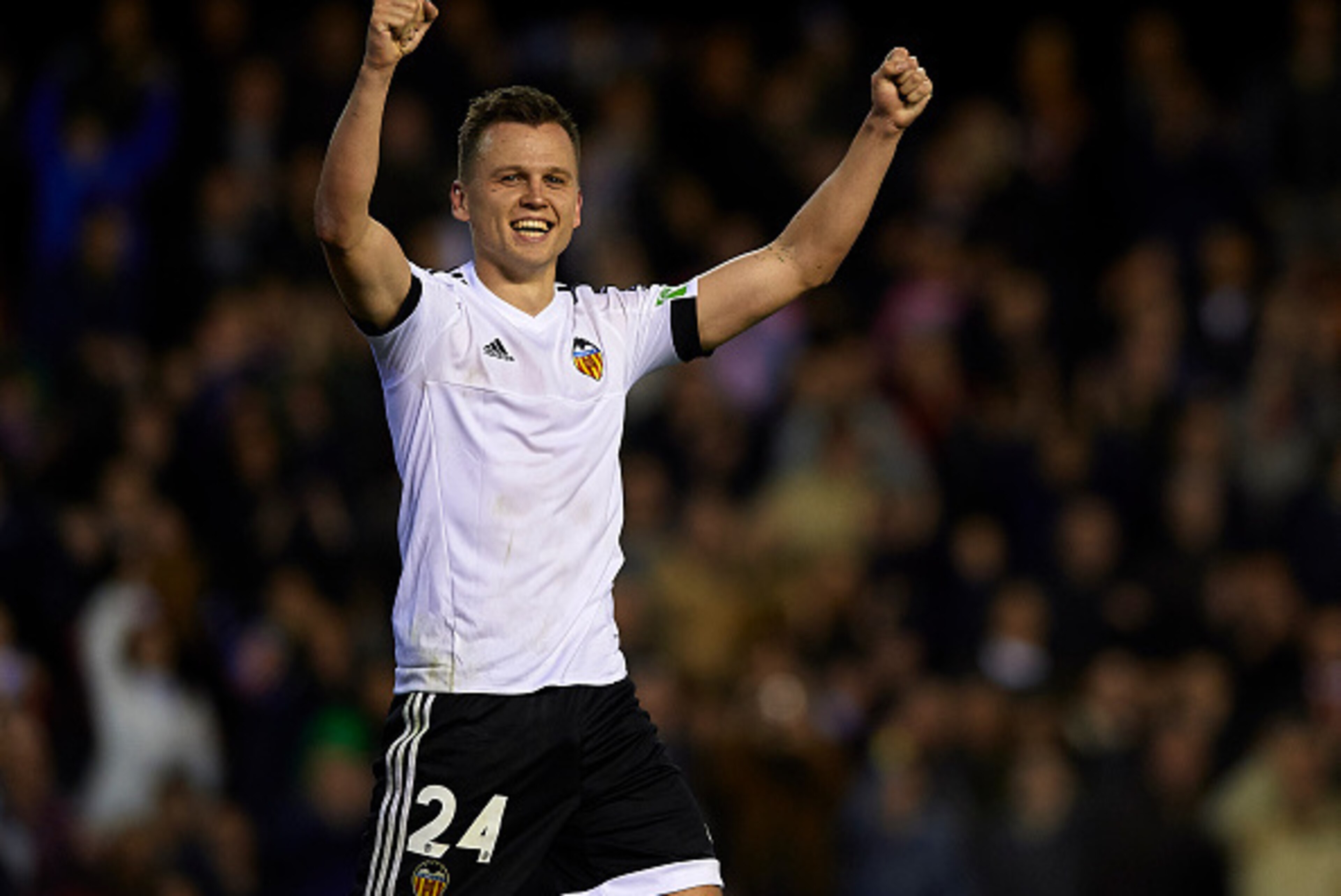 VALENCIA, SPAIN - FEBRUARY 13:  Denis Cheryshev of Valencia celebrates scoring his team's second goal during the La Liga match between Valencia CF and RCD Espanyol at Estadi de Mestalla on February 13, 2016 in Valencia, Spain.  (Photo by Manuel Queimadelo
