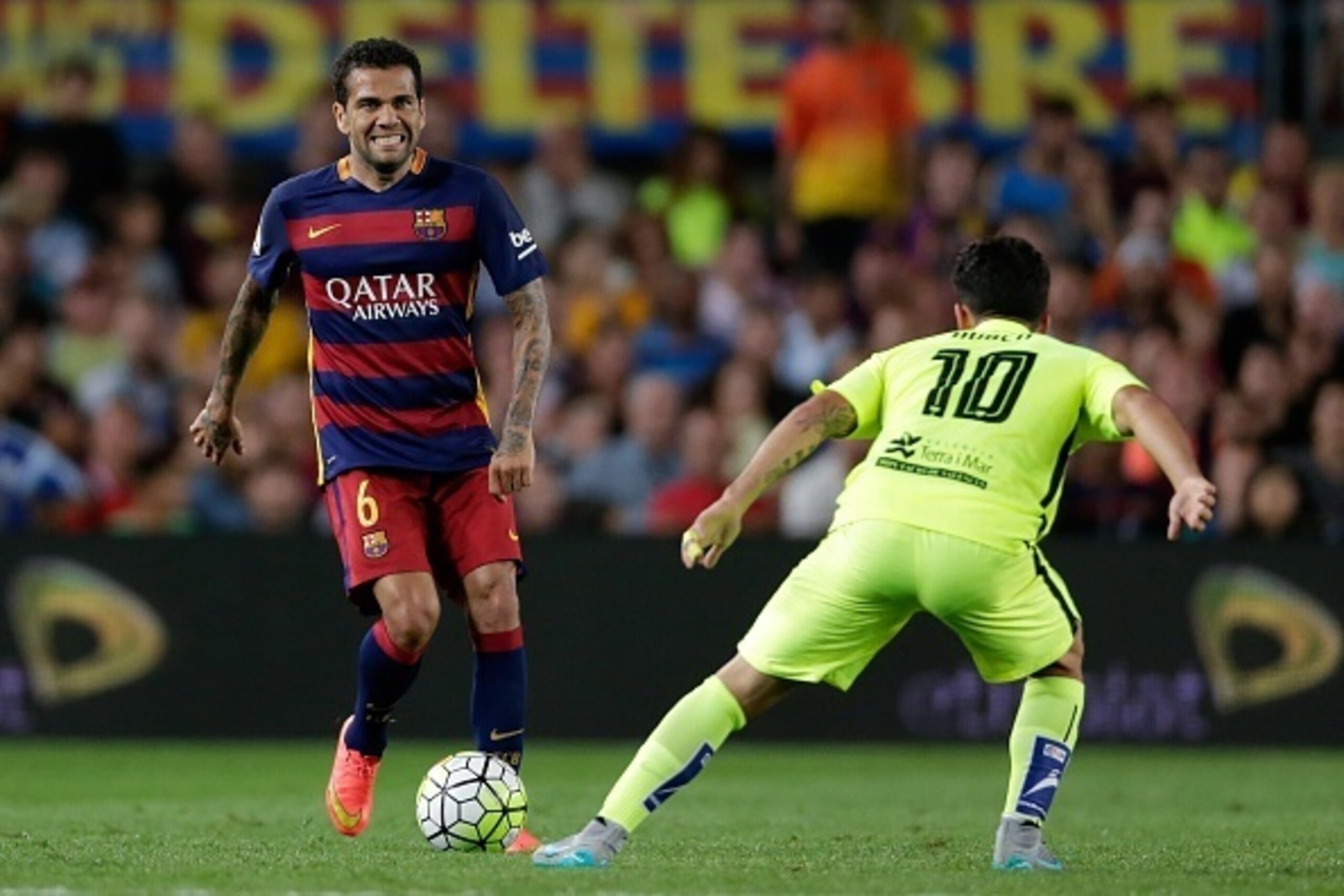 (L-R) Daniel Dani Alves of FC Barcelona, Ruben Garcia of Levante UD during the Primera Division match between FC Barcelona and Levante UD on September 20, 2015 at Camp Nou stadium in Barcelona, Spain.(Photo by VI Images via Getty Images)