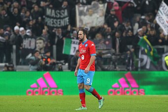 TURIN, ITALY - FEBRUARY 13:  Gonzalo Higuain of SSC Napoli leaves the field disappointed at the end of the Serie A match between and Juventus FC and SSC Napoli at Juventus Arena on February 13, 2016 in Turin, Italy.  (Photo by Marco Luzzani/Getty Images)