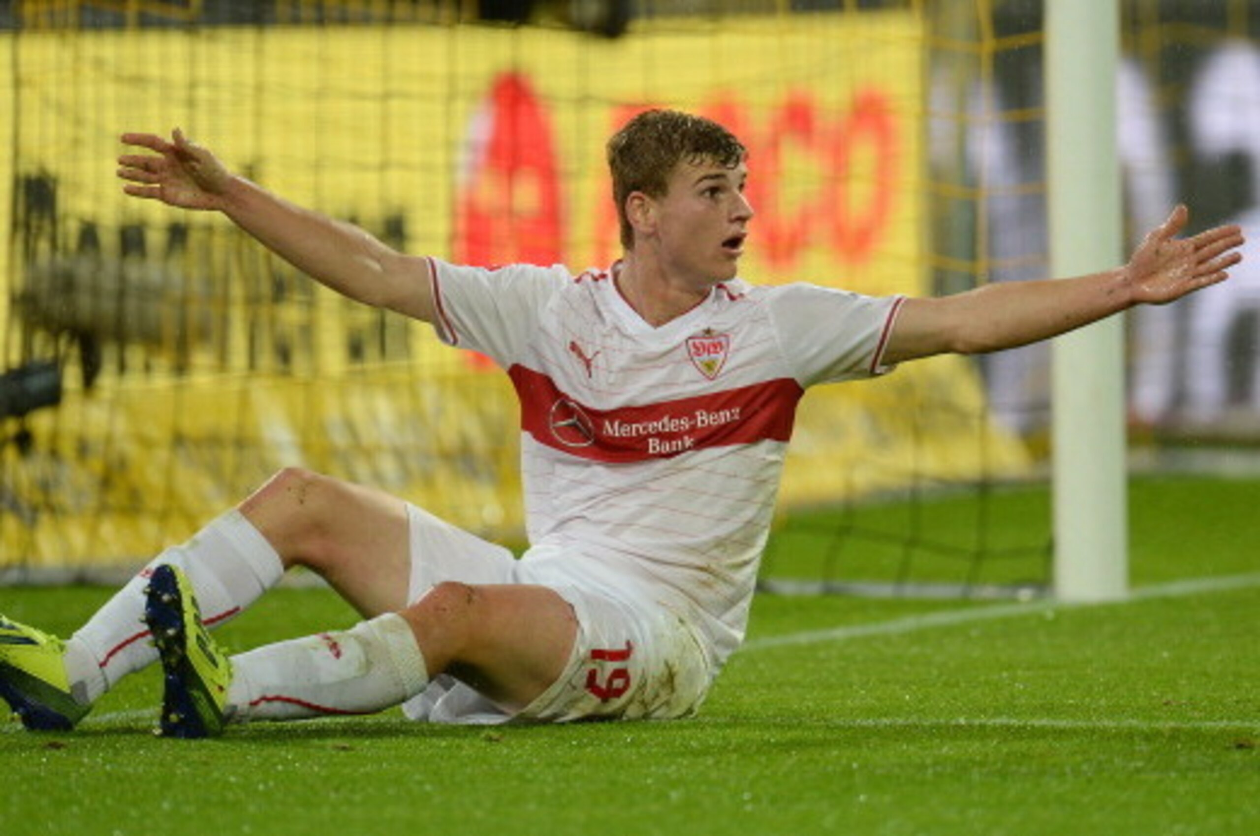 Stuttgart's striker Timo Werner reacts during the German first division Bundesliga football match Borussia Dortmund vs VfB Stuttgart in Dortmund, western Germany on November 1, 2013. AFP PHOTO / PATRIK STOLLARZ 

DFL RULES TO LIMIT THE ONLINE USAGE DURING