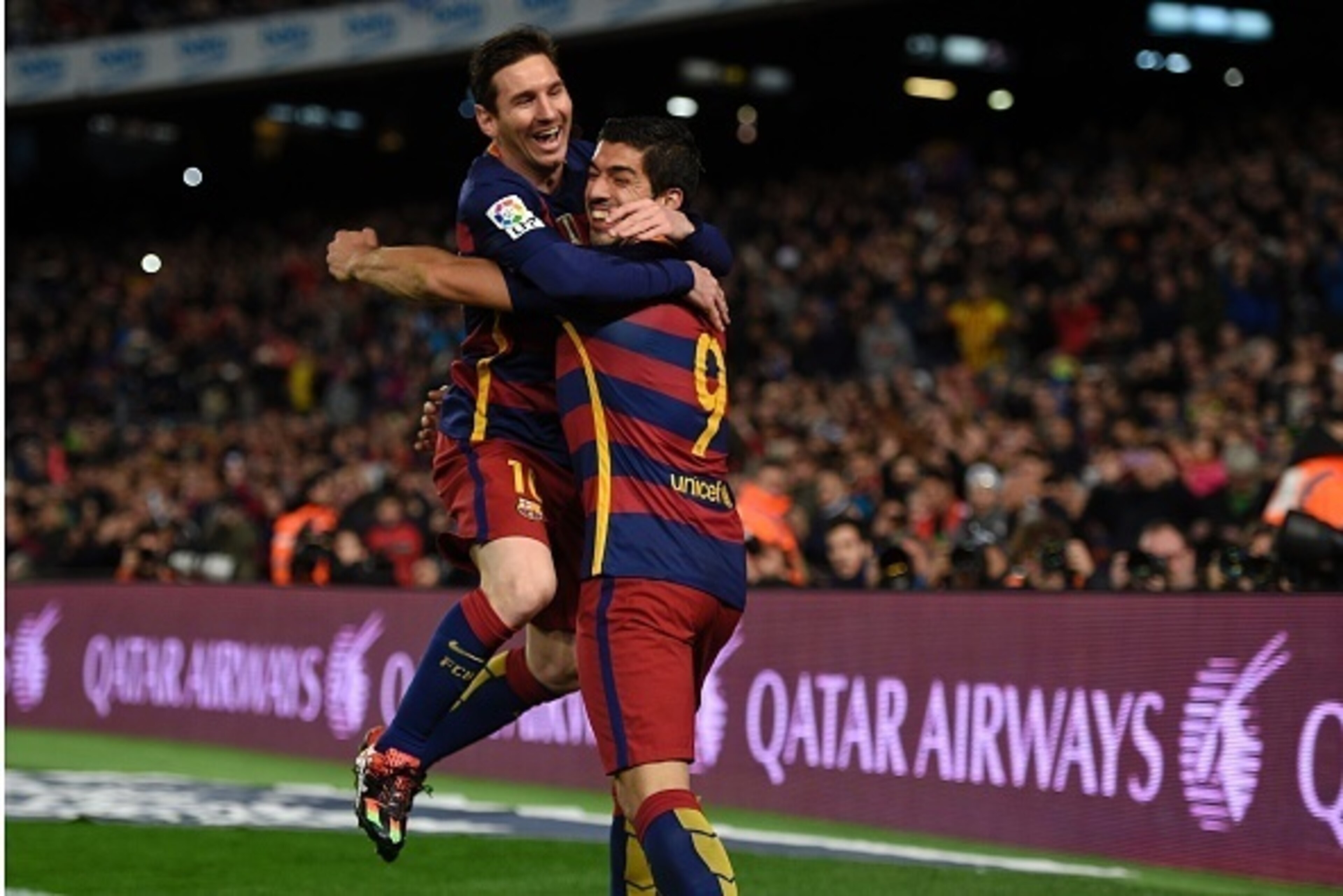Barcelona's Uruguayan forward Luis Suarez (R) celebrates a goal with Barcelona's Argentinian forward Lionel Messi during the Spanish league football match FC Barcelona vs RC Celta de Vigo at the Camp Nou stadium in Barcelona on February 14, 2016.

 / AFP 