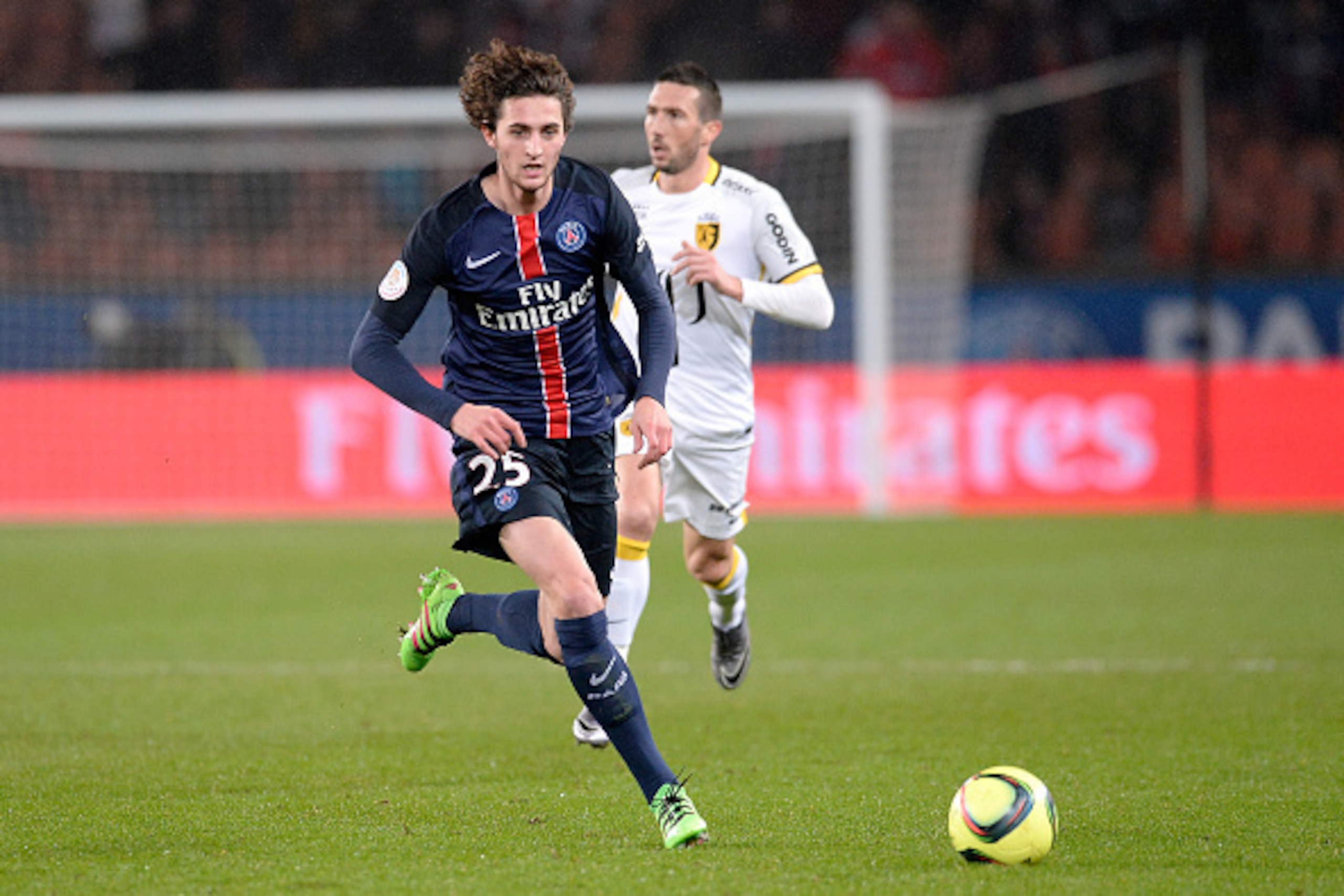 PARIS, FRANCE - FEBRUARY 13:  Adrien Rabiot of Paris Saint-Germain runs with the ball during the Ligue 1 game between Paris Saint-Germain and Lille OSC at Parc des Princes on February 13, 2016 in Paris, France.  (Photo by Aurelien Meunier/Getty Images)