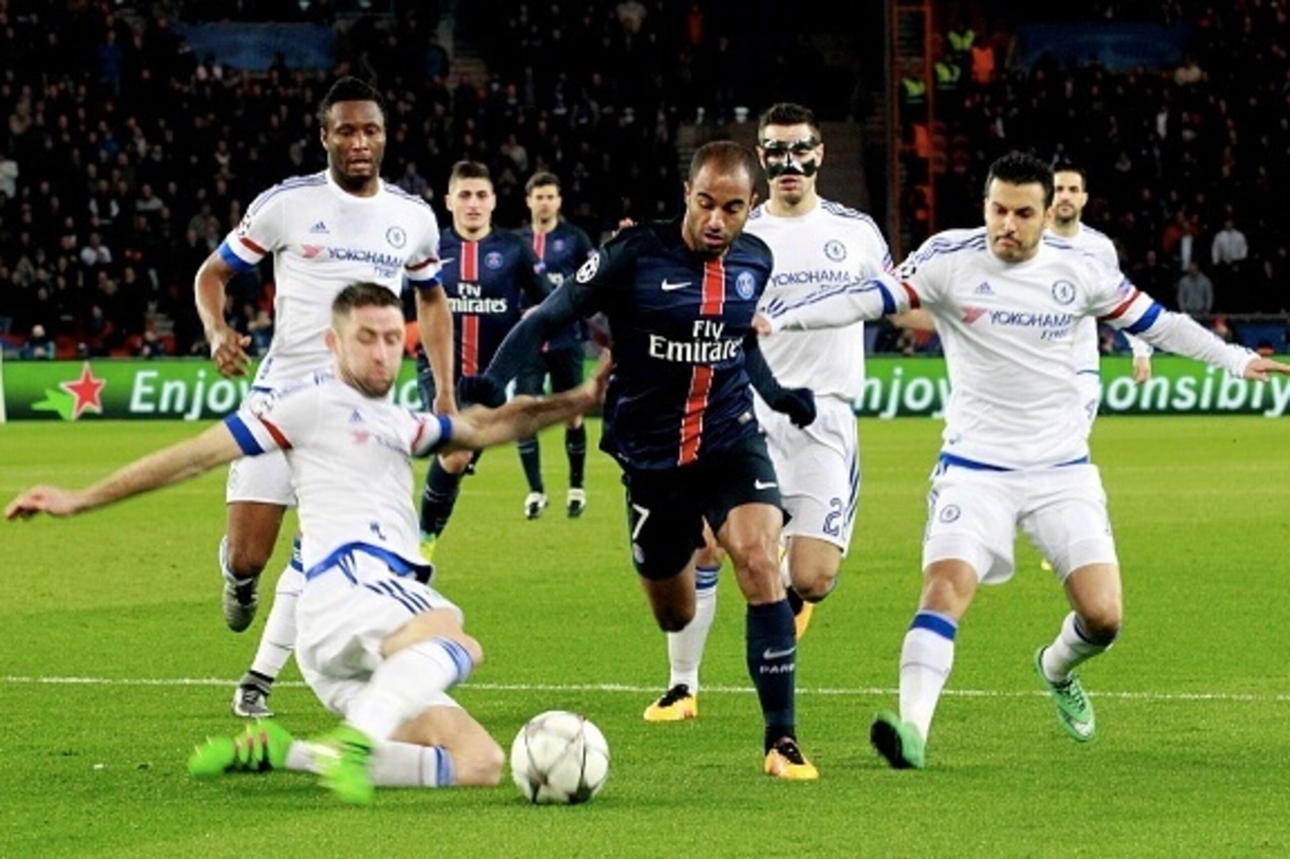 PARIS, FRANCE - FEBRUARY 16:  Lucas Moura of Paris Saint-Germain in action during the UEFA Champions League round of 16 (first leg) between Paris Saint-Germain and Chelsea FC at Parc Des Princes on february 16, 2016 in Paris, France.  (Photo by Xavier Lai