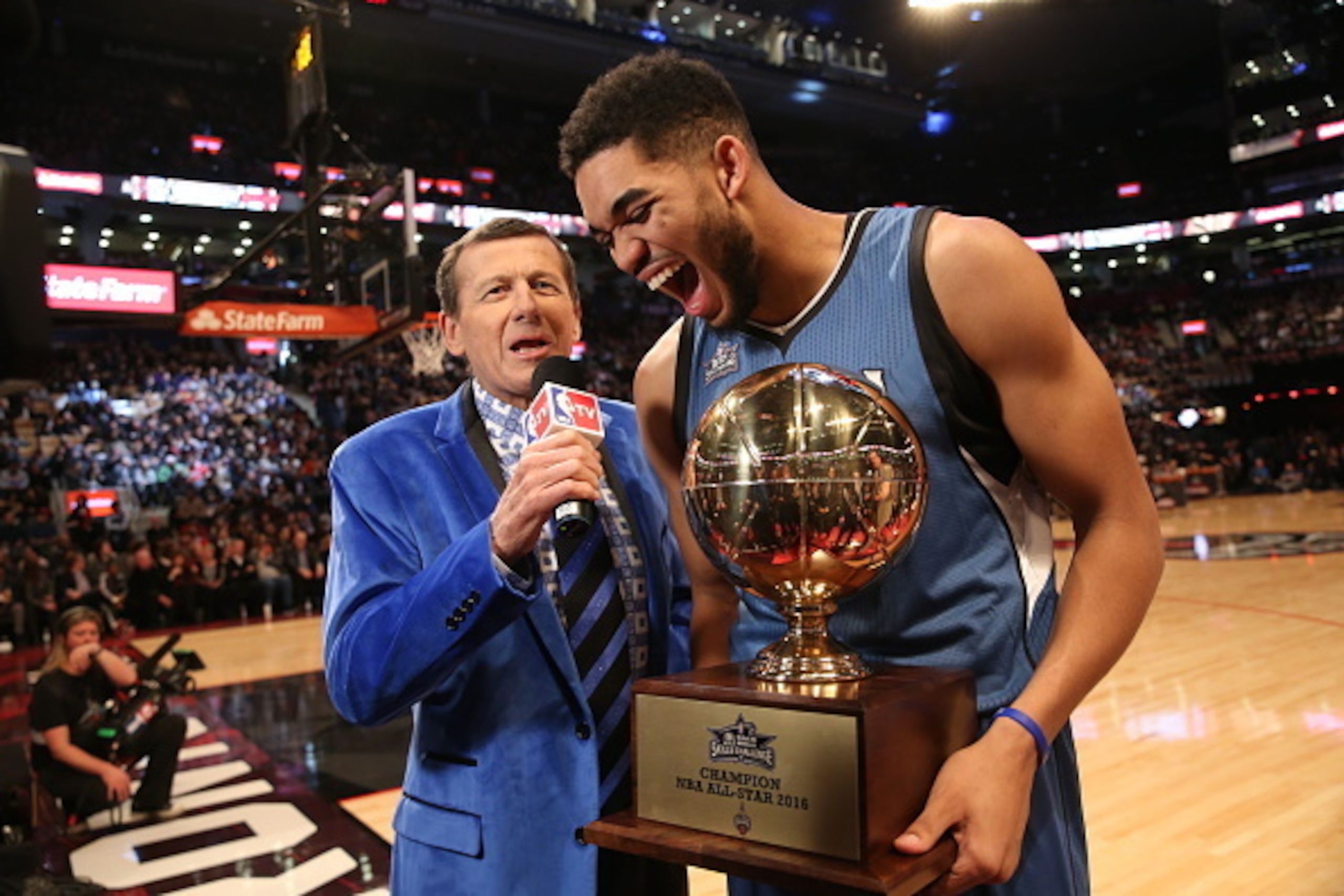 TORONTO, ON - FEBRUARY 13: Craig Sager interviews Karl-Anthony Towns #32 of the Minnesota Timberwolves after he receives the Taco Bell Skills Challege award during the Taco Bell Skills Challenge as part of NBA All-Star 2016 on February 13, 2016 at Air Can
