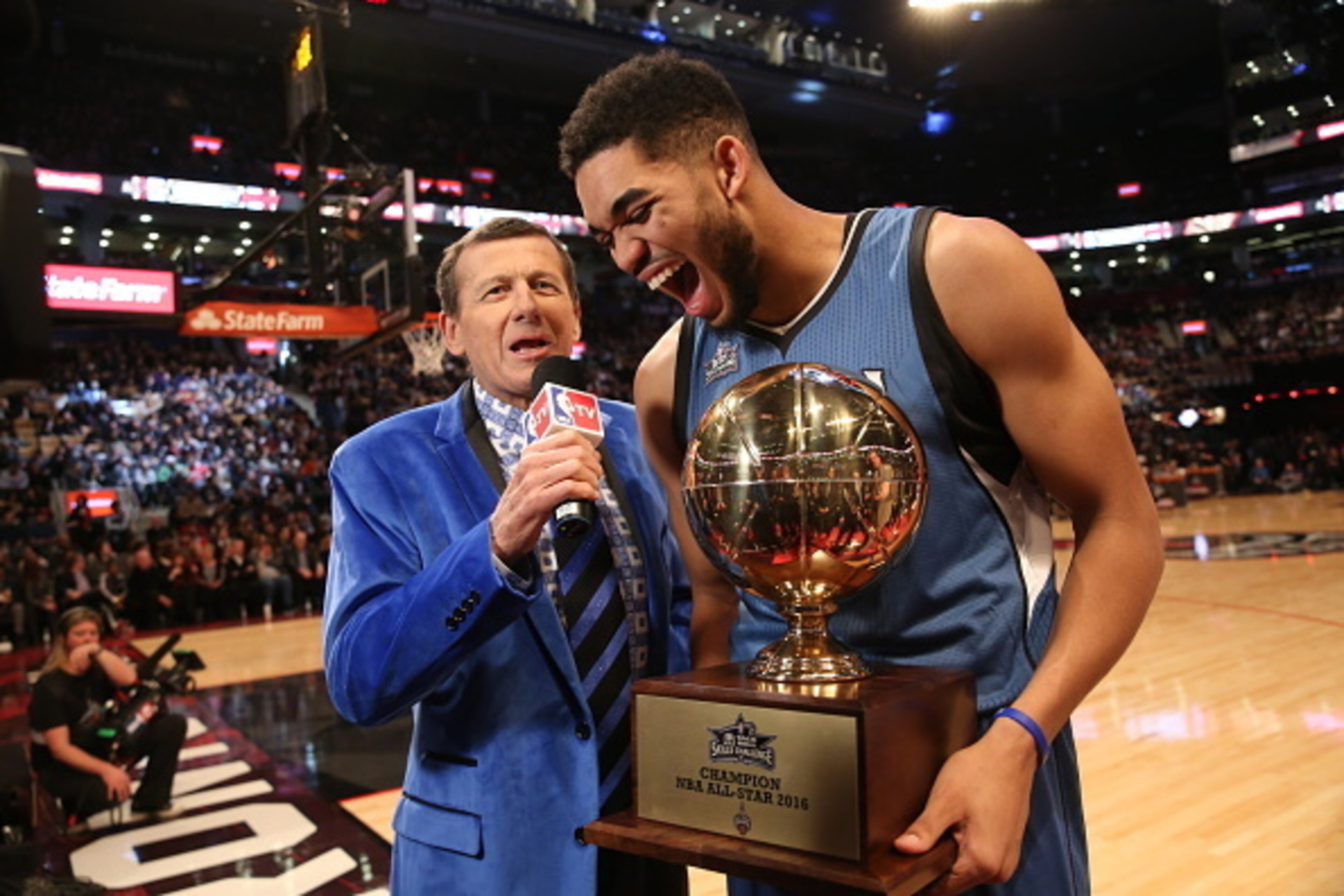 TORONTO, ON - FEBRUARY 13: Craig Sager interviews Karl-Anthony Towns #32 of the Minnesota Timberwolves after he receives the Taco Bell Skills Challege award during the Taco Bell Skills Challenge as part of NBA All-Star 2016 on February 13, 2016 at Air Can