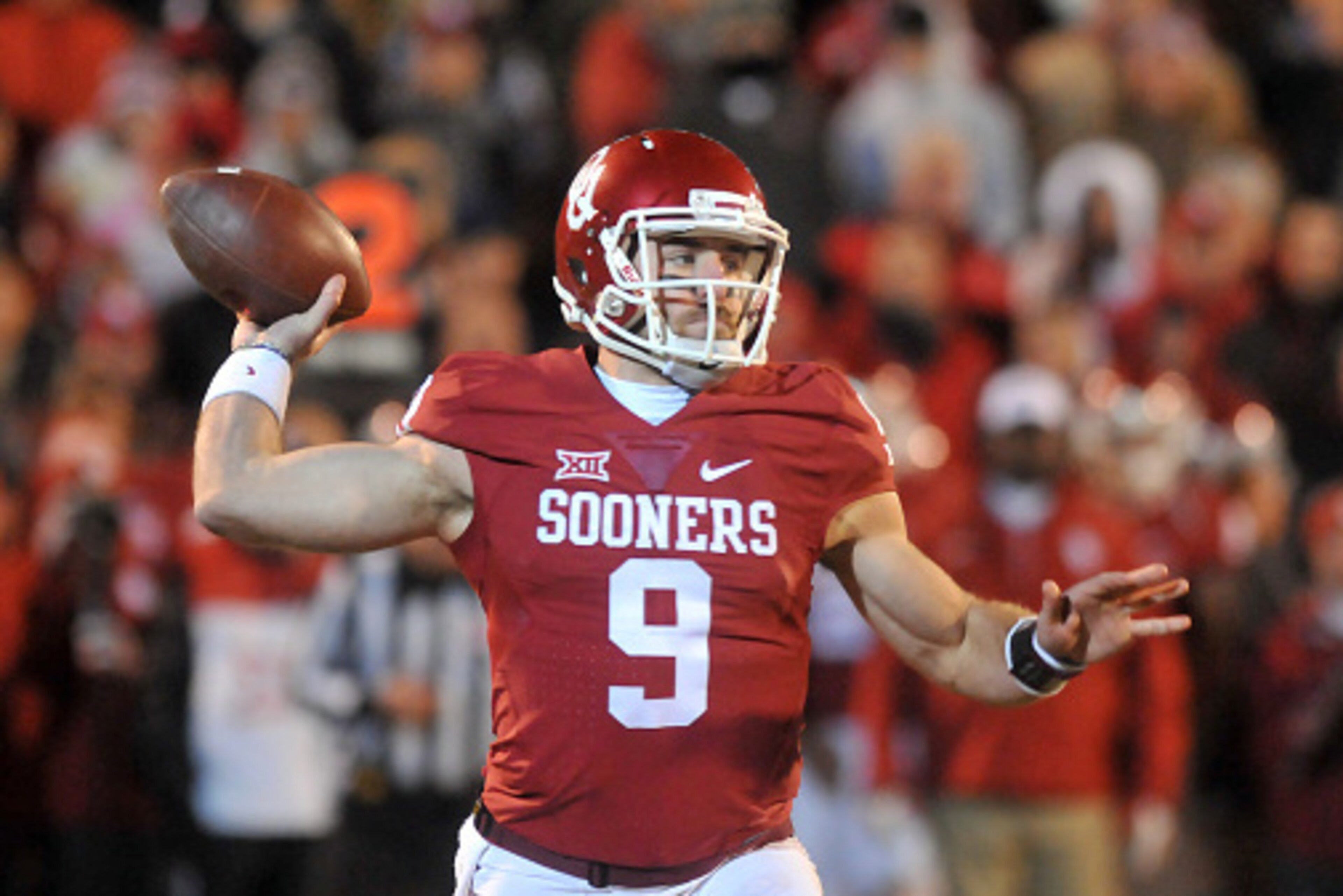 NORMAN, OK - NOVEMBER 21: Quarterback Trevor Knight #9 of the Oklahoma Sooners drops back to pass during their win against the TCU Horned Frogs on November 21, 2015 at the Gaylord Family Oklahoma Memorial Stadium in Norman, Oklahoma. (Photo by Jackson Lai