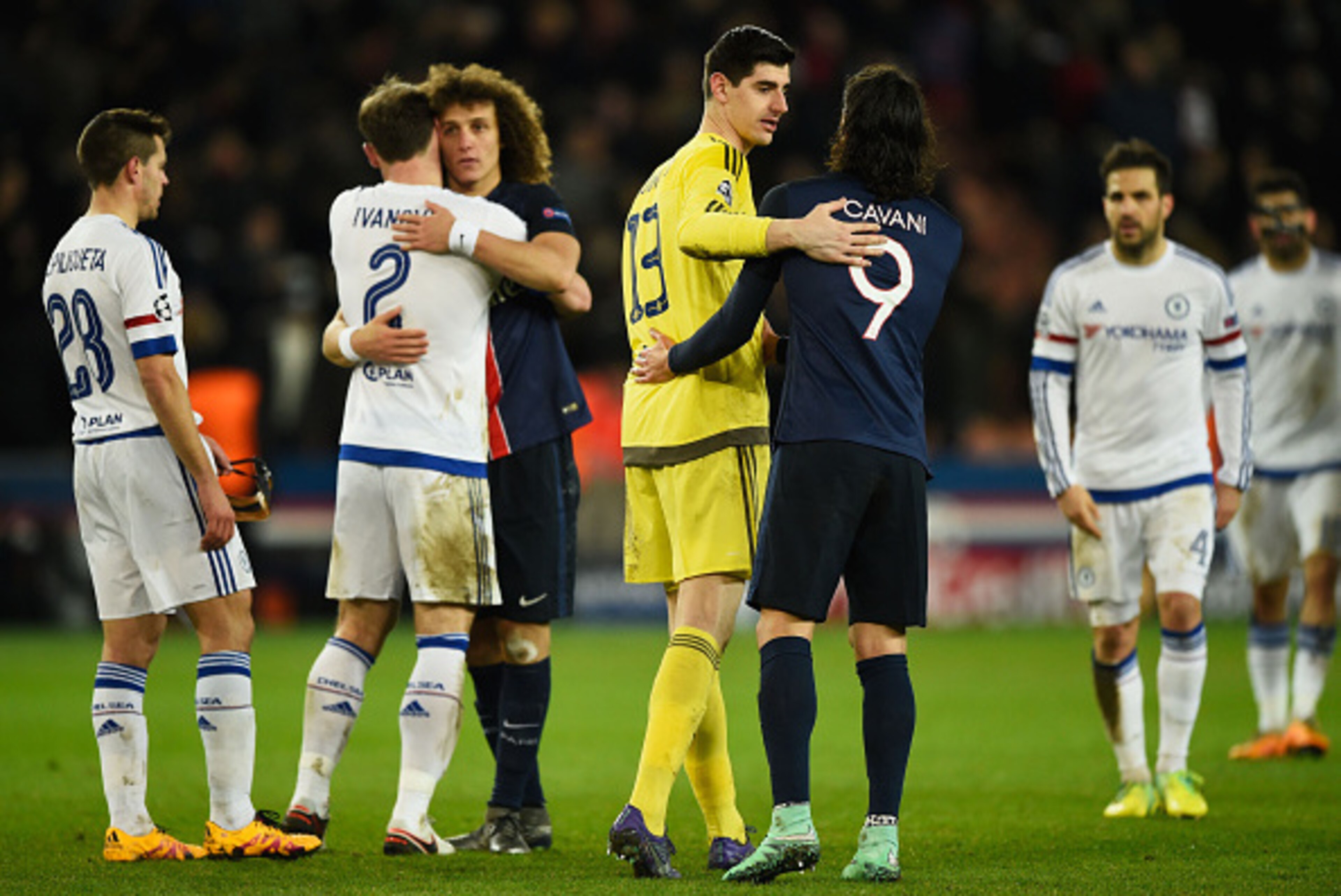 PARIS, FRANCE - FEBRUARY 16:  Branislav Ivanovic of Chelsea, David Luiz of Paris Saint-Germain, Thibaut Courtois of Chelsea and Edinson Cavani of Paris Saint-Germain shake hands after the UEFA Champions League round of 16 first leg match between Paris Sai