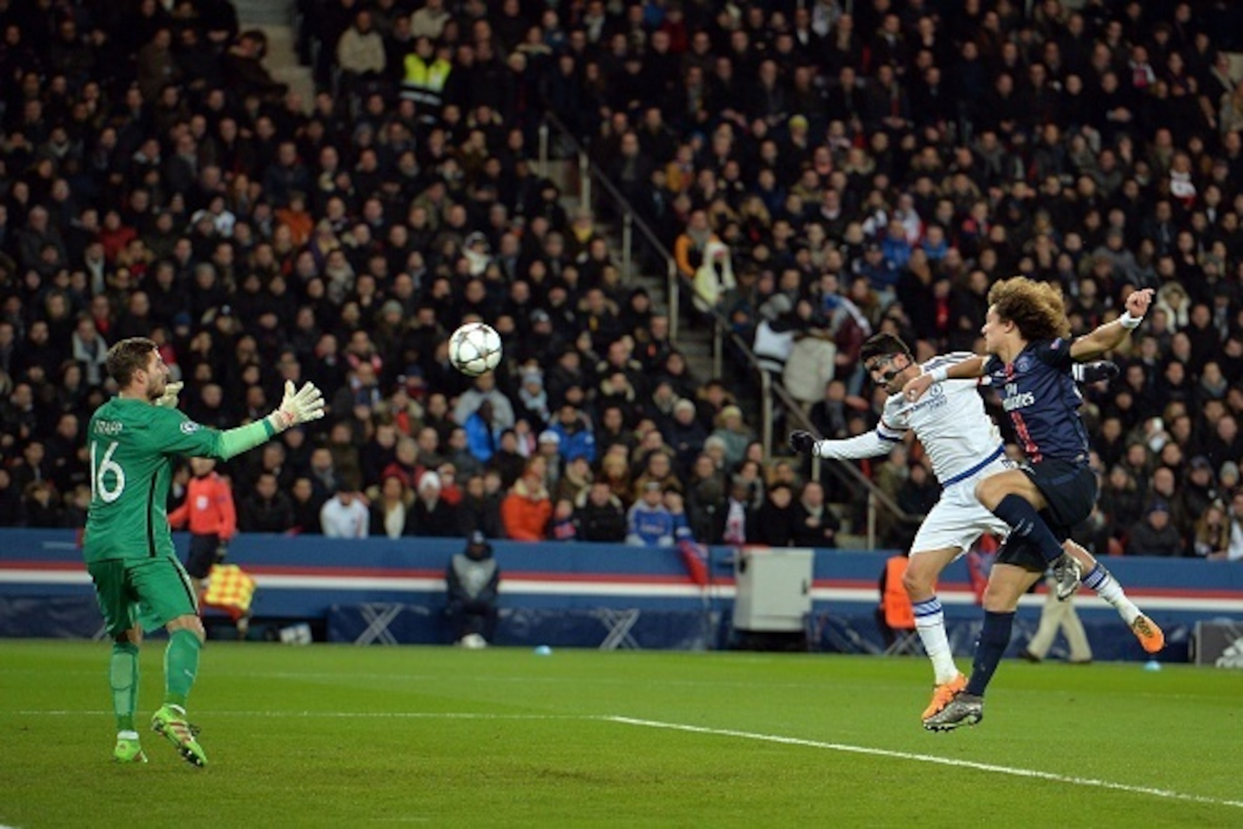 Paris Saint-Germain's Brazilian defender David Luiz (R) vies for the ball with Chelsea's Spanish forward Diego Costa (2nd R) during the Champions League round of 16 first leg football match between Paris Saint-Germain (PSG) and Chelsea FC on February 16, 