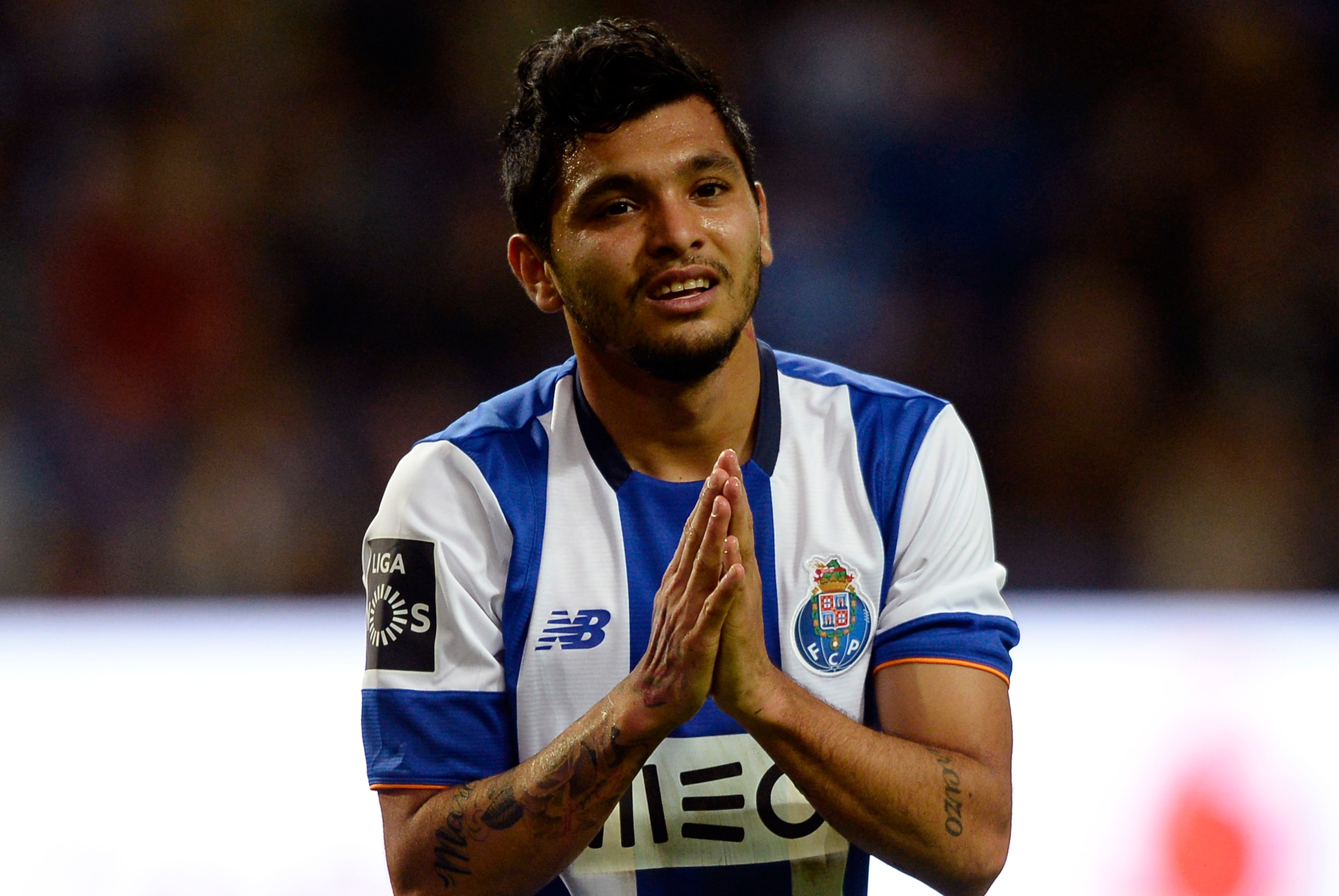 Porto's Mexican forward Jesus Corona gestures after missing a chance to score a goal during the Portuguese league football match FC Porto vs CS Maritimo at the Dragao stadium in Porto on January 24, 2016.   AFP PHOTO / MIGUEL RIOPA / AFP / MIGUEL RIOPA