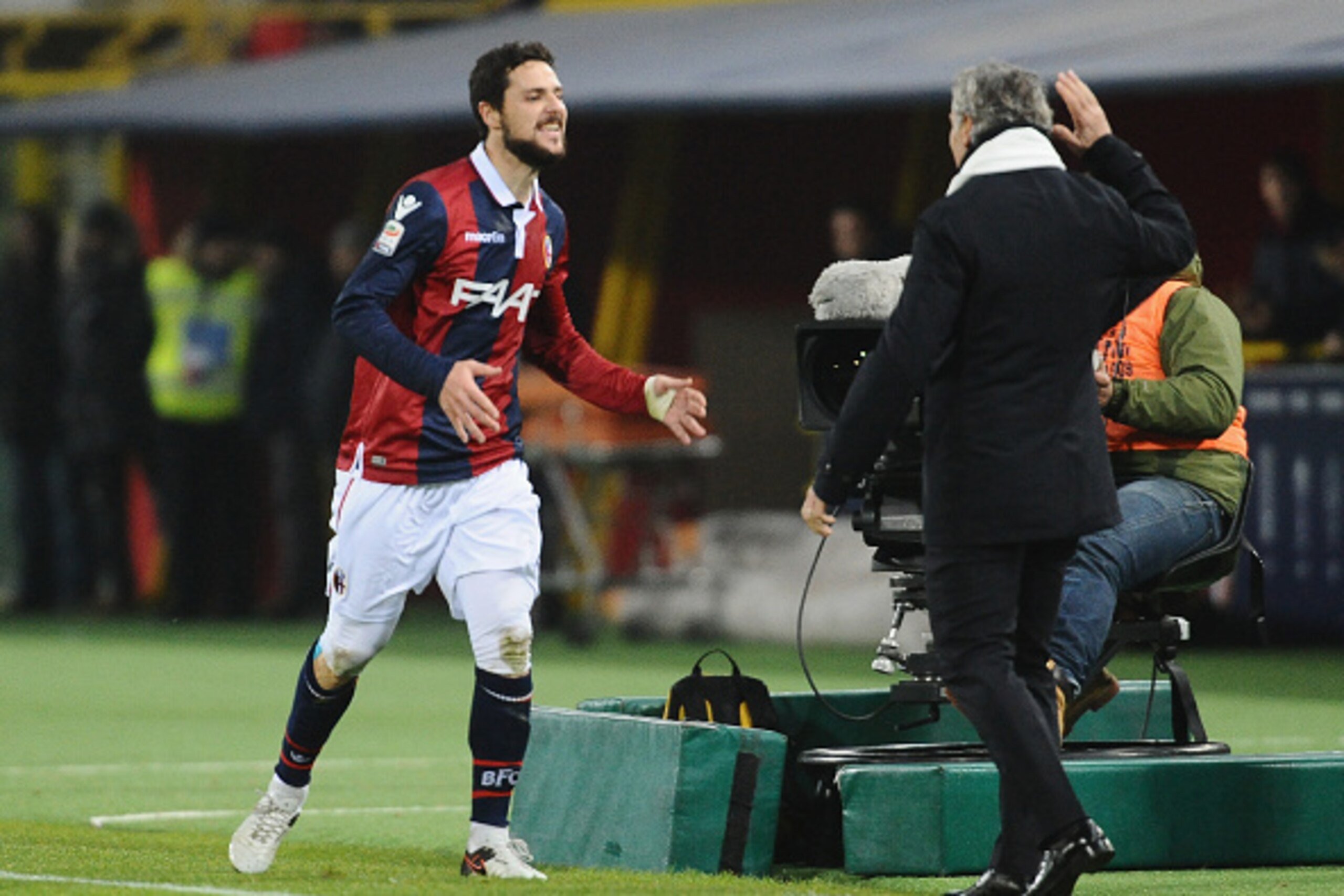 BOLOGNA, ITALY - DECEMBER 19:  Mattia Destro # 10 of Bologna FC celebrates after scoring his team's second goal  during the Serie A match between Bologna FC and Empoli FC at Stadio Renato Dall'Ara on December 19, 2015 in Bologna, Italy.  (Photo by Mario C