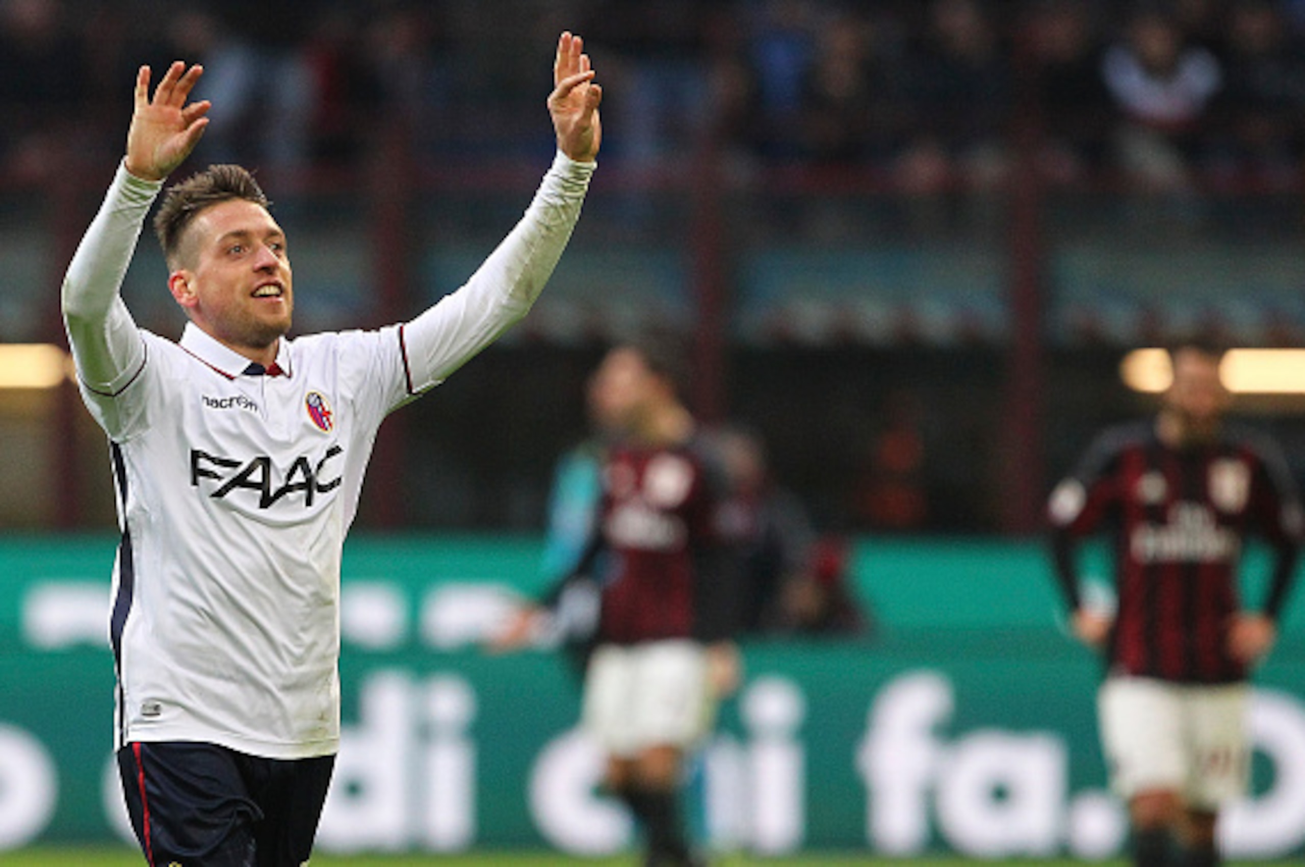 MILAN, ITALY - JANUARY 06:  Emanuele Giaccherini of Bologna FC celebrates after scoring the opening goal during the Serie A match between AC Milan and Bologna FC at Stadio Giuseppe Meazza on January 6, 2016 in Milan, Italy.  (Photo by Marco Luzzani/Getty 