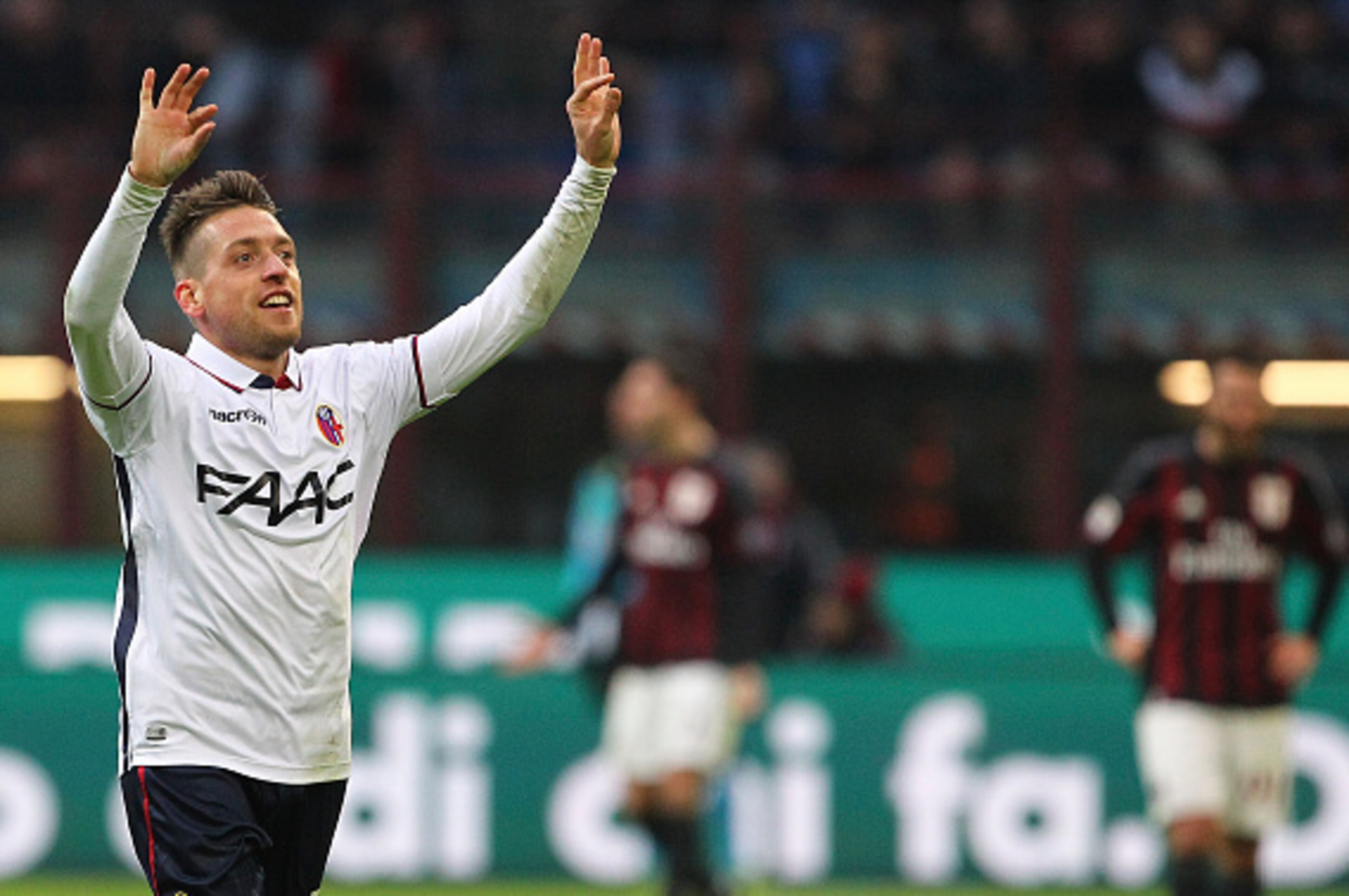MILAN, ITALY - JANUARY 06:  Emanuele Giaccherini of Bologna FC celebrates after scoring the opening goal during the Serie A match between AC Milan and Bologna FC at Stadio Giuseppe Meazza on January 6, 2016 in Milan, Italy.  (Photo by Marco Luzzani/Getty 